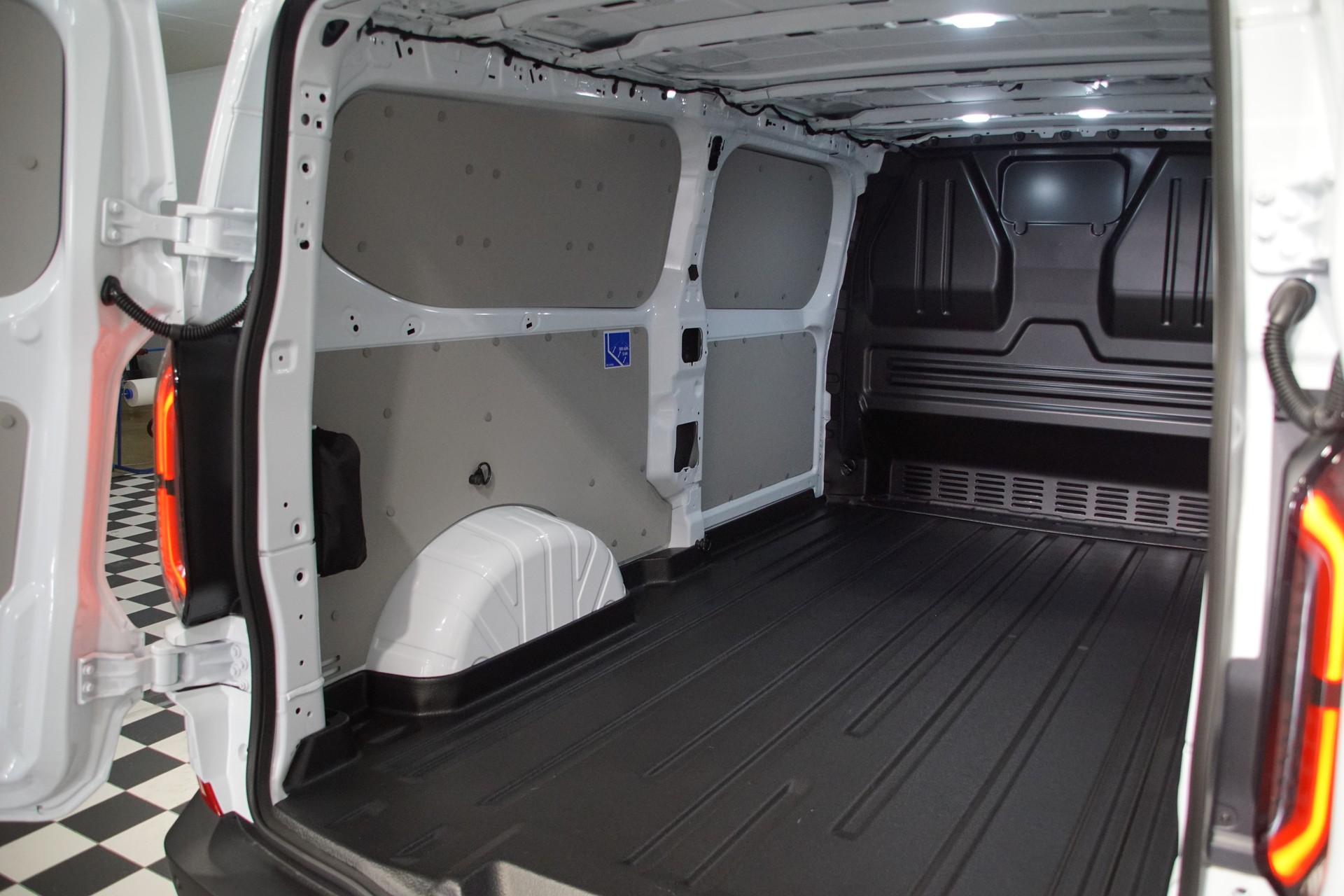 FORD Transit Custom Van 340 L2 H1 Trend-image-16