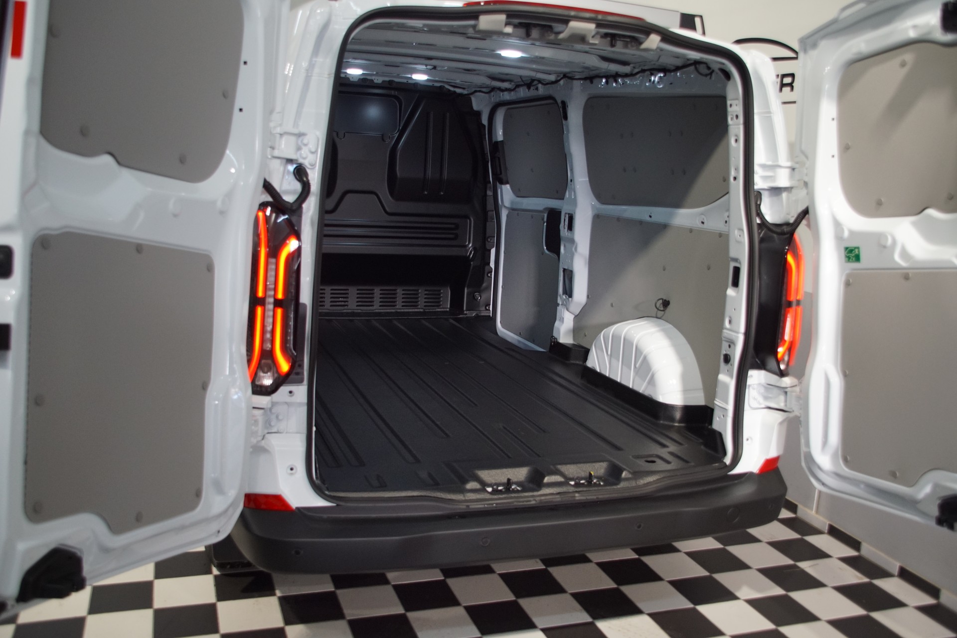 FORD Transit Custom Van 340 L2 H1 Trend-image-14