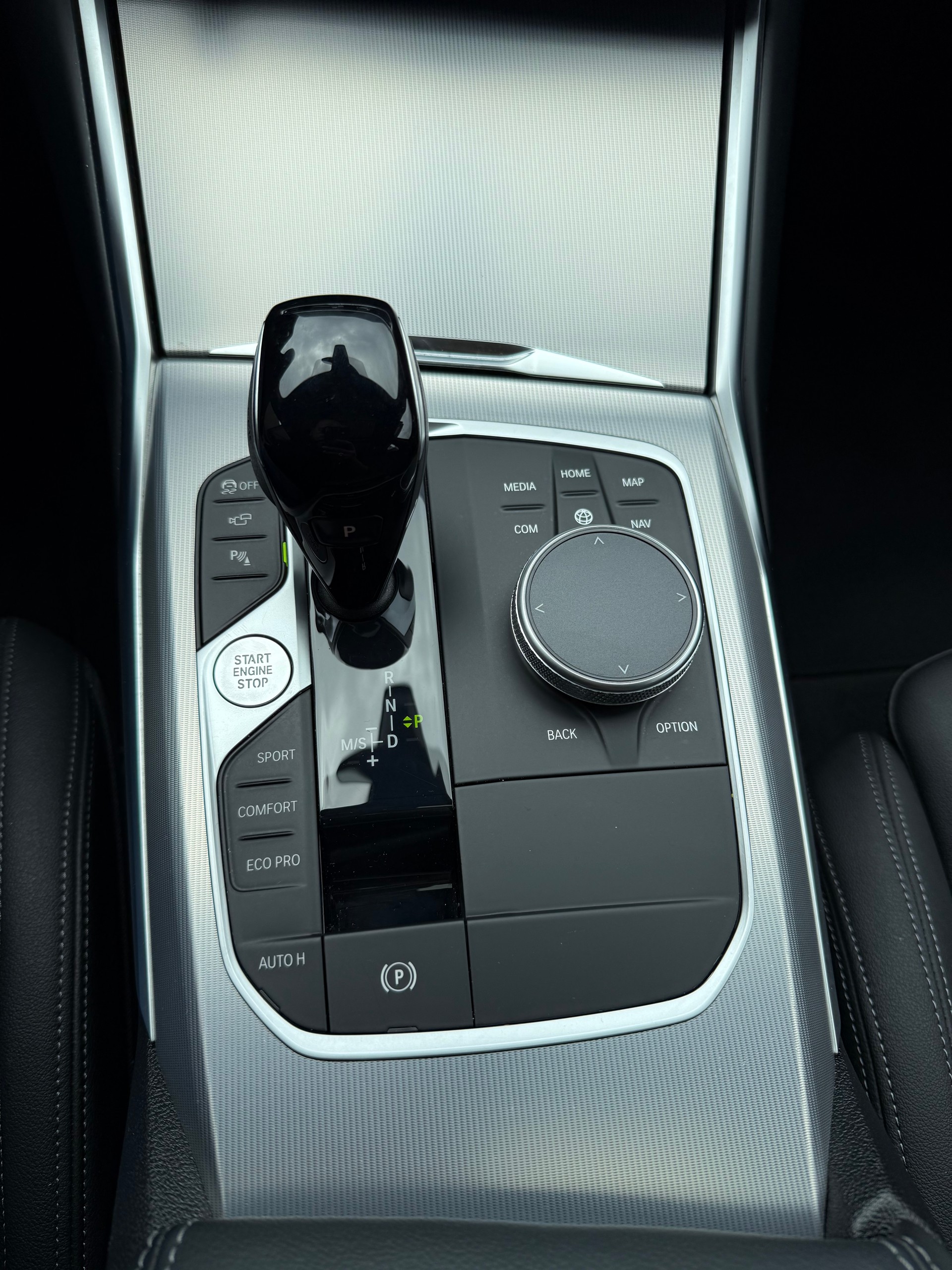 BMW 320d xDrive 48V Touring Luxury Line Steptronic-image-15