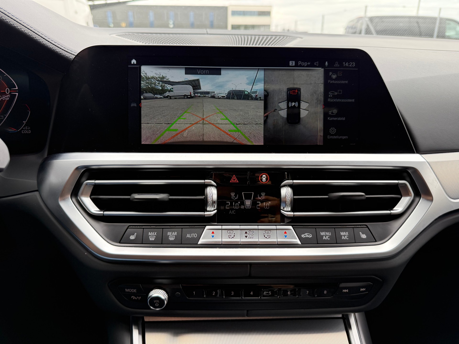 BMW 320d xDrive 48V Touring Luxury Line Steptronic-image-13