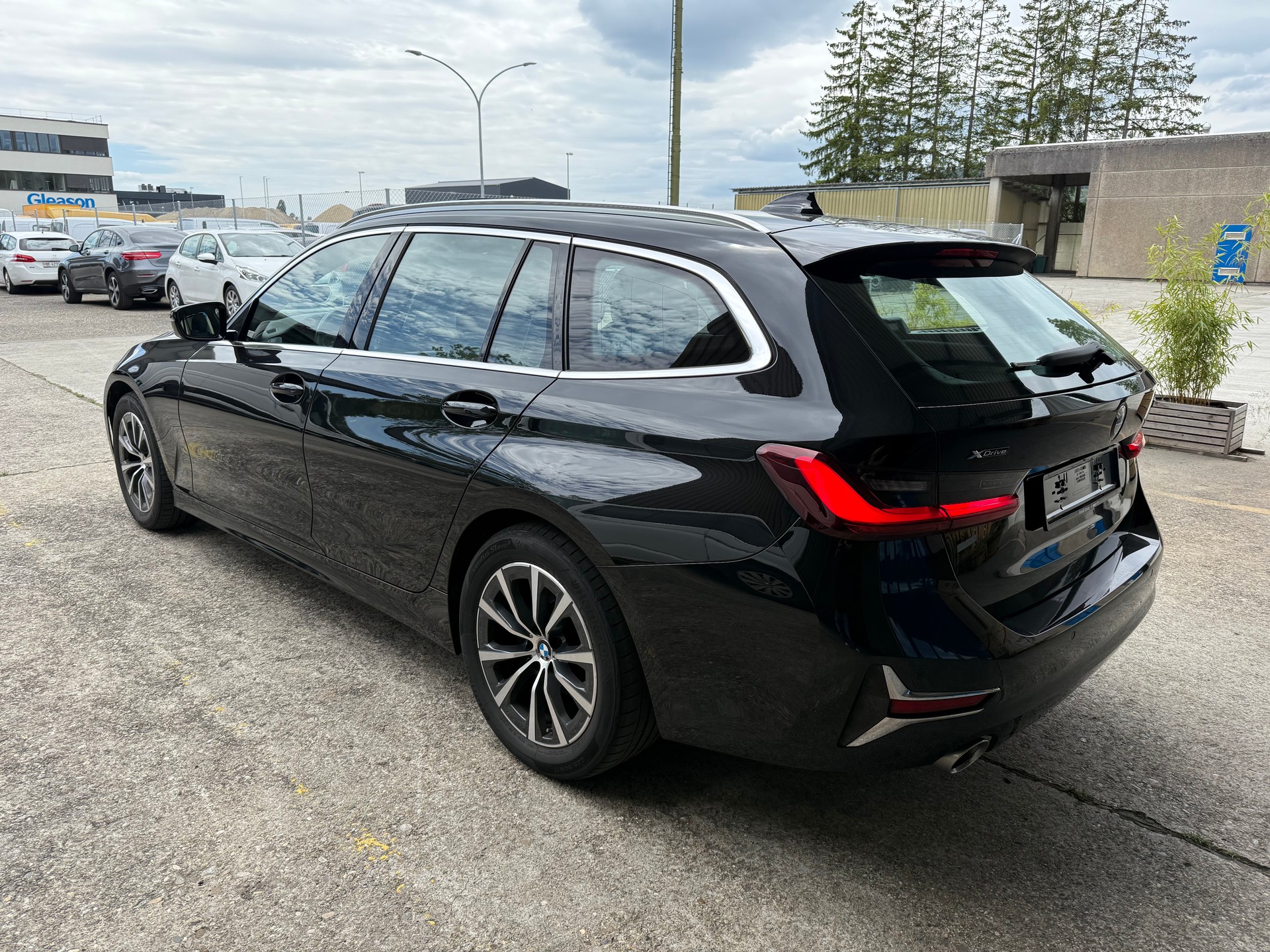 BMW 320d xDrive 48V Touring Luxury Line Steptronic-image-3