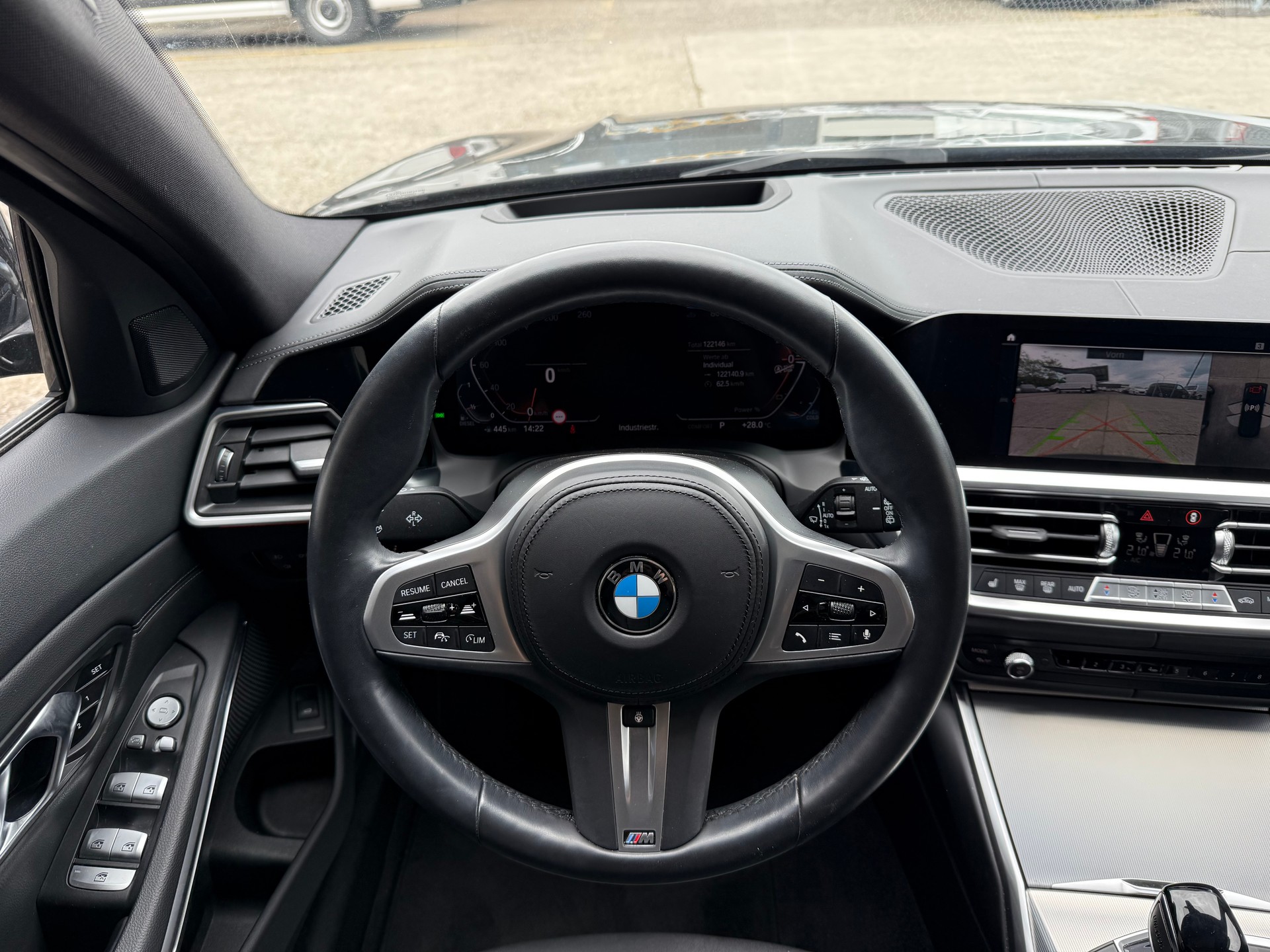 BMW 320d xDrive 48V Touring Luxury Line Steptronic-image-11