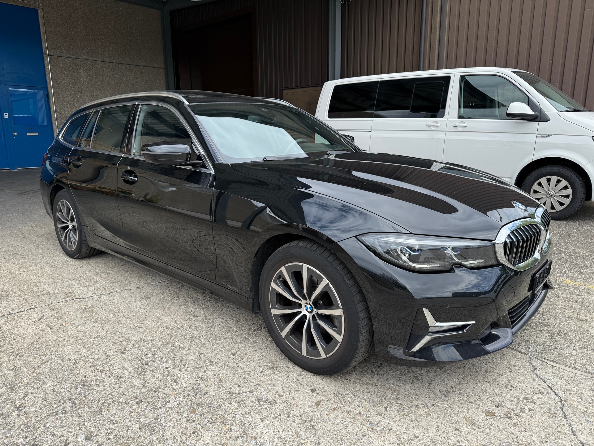 BMW 320d xDrive 48V Touring Luxury Line Steptronic-image-1