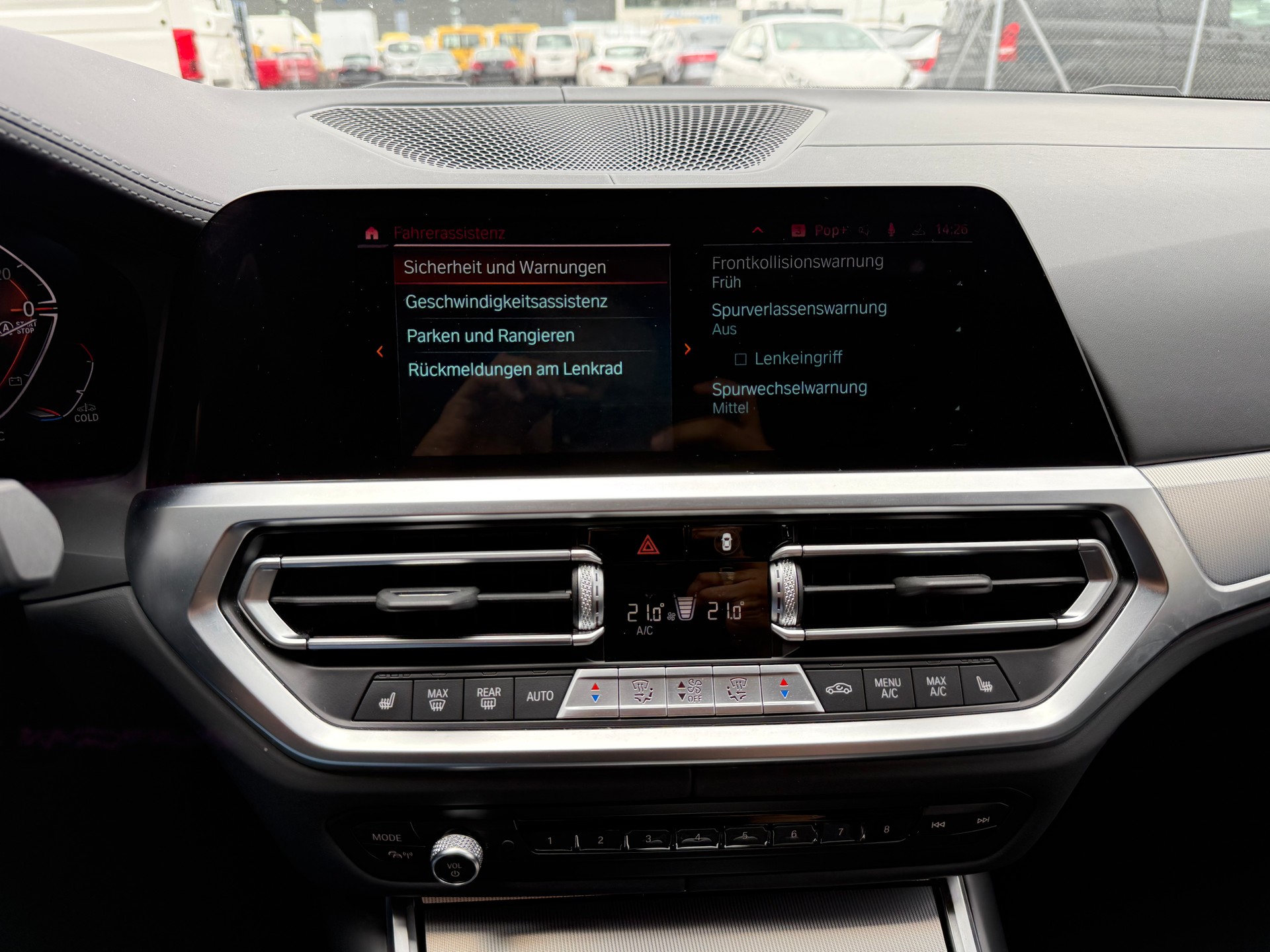 BMW 320d xDrive 48V Touring Luxury Line Steptronic-image-14