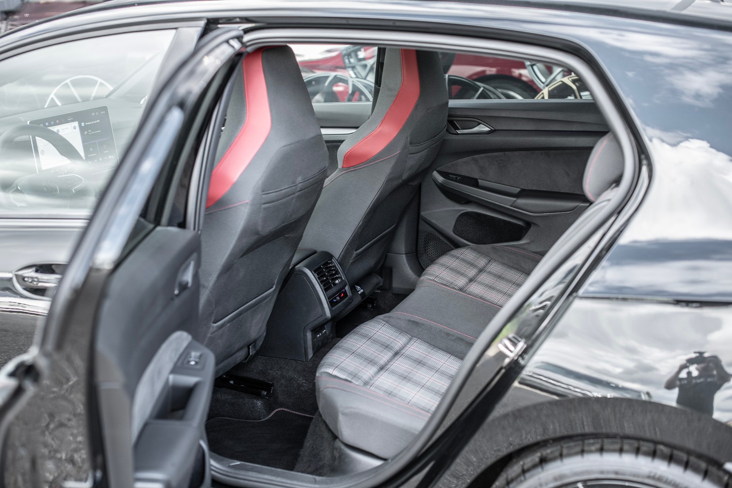 VW Golf 2.0 TSI GTI DSG *BLACK STYLE EDITION*-image-14