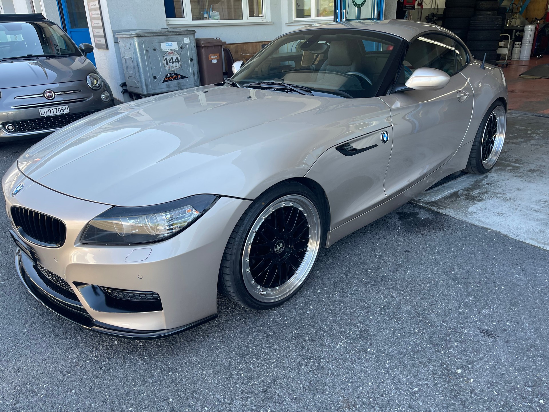 BMW Z4 sDrive35i DKG-showroom-element-1