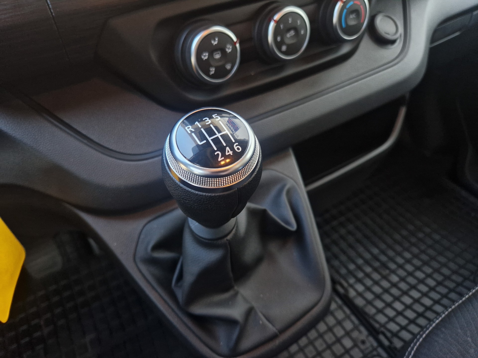 RENAULT 3.0t L2H1 dCi 130-image-13