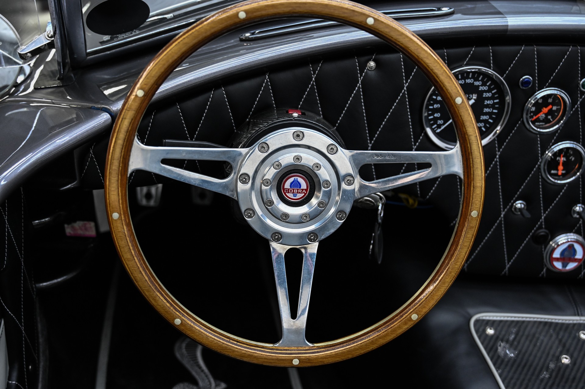 HS Cobra V8 427-image-13