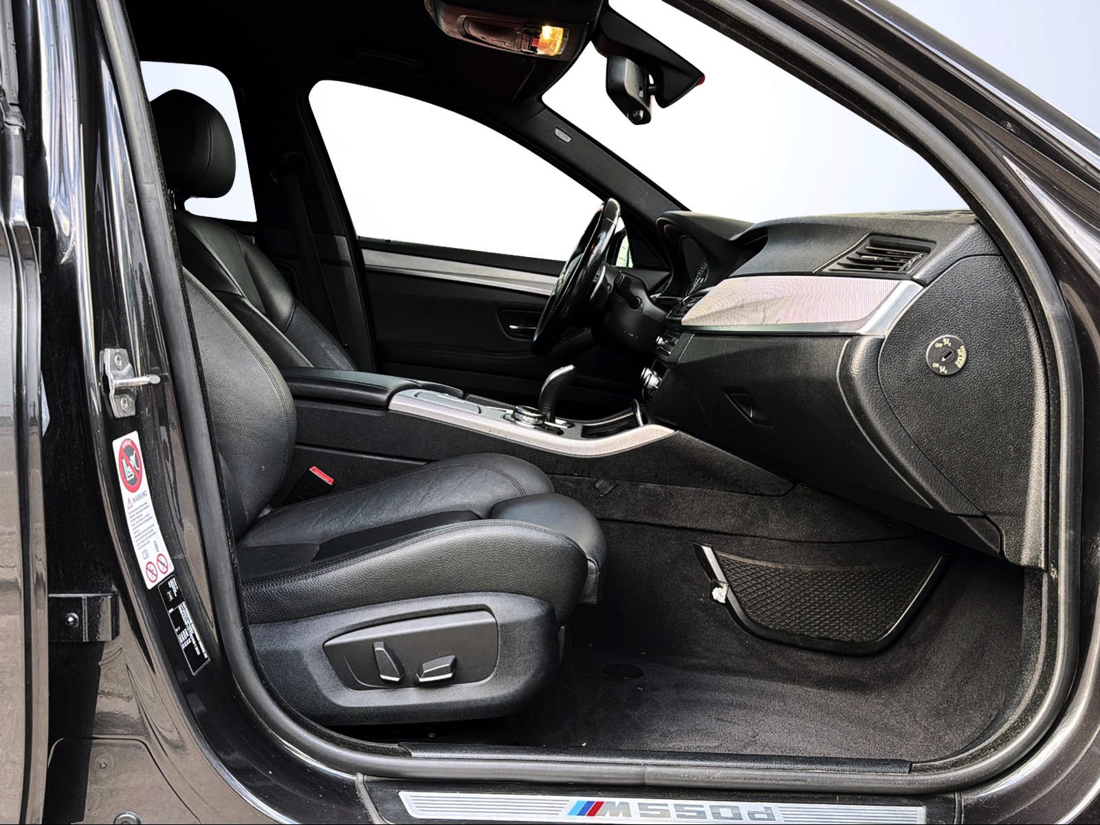 BMW M550d xDrive Steptronic-image-13