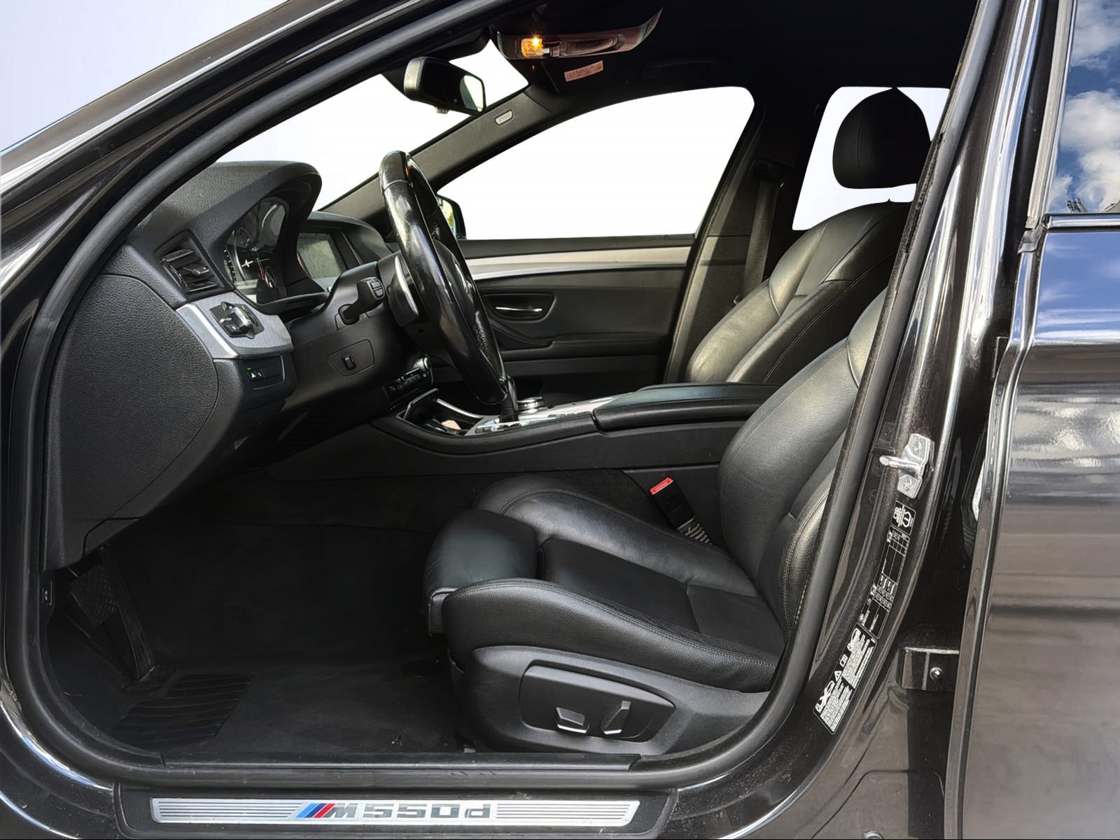 BMW M550d xDrive Steptronic-image-12