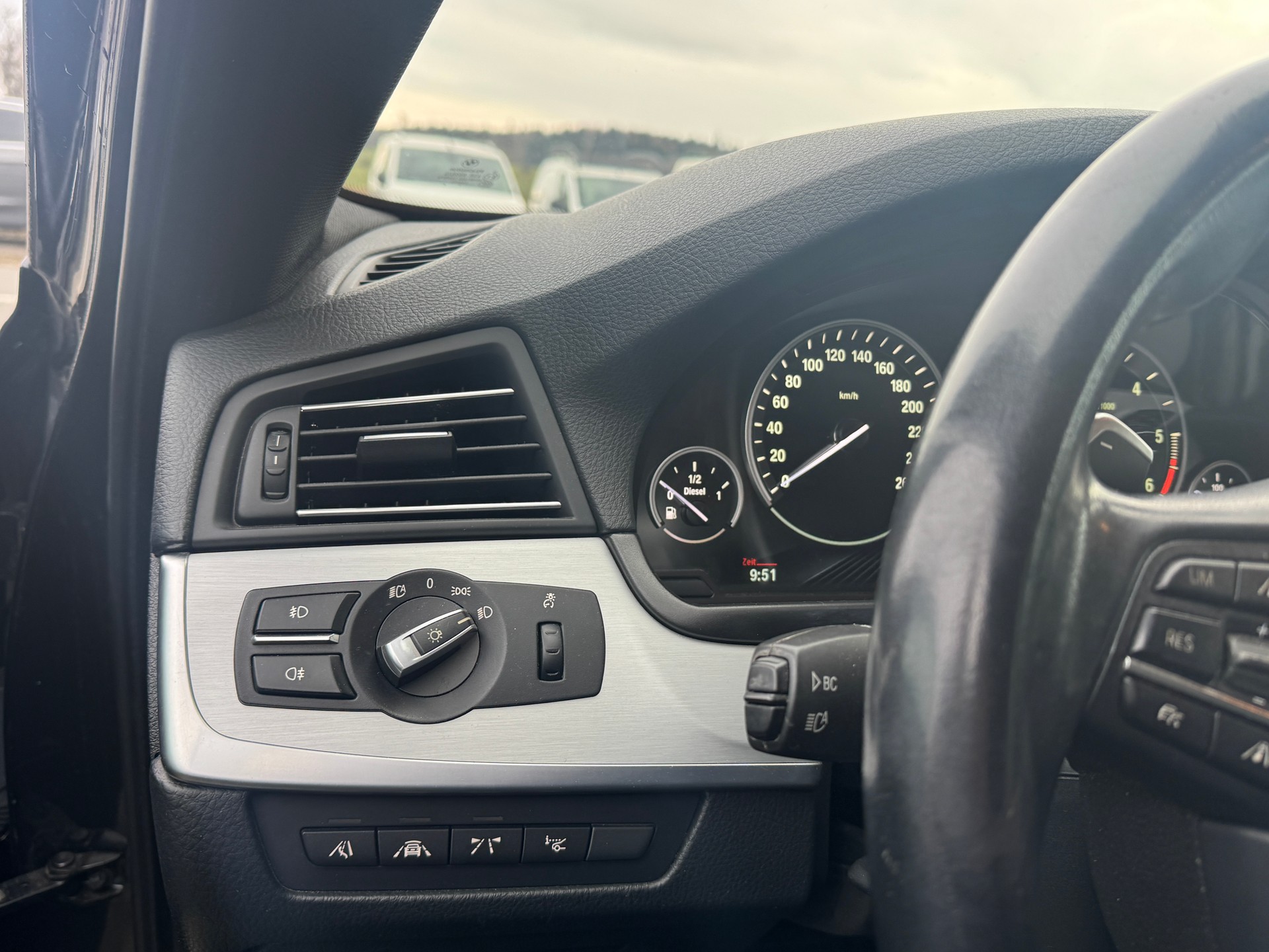 BMW 525d Touring xDrive Luxury Line Steptronic-image-12