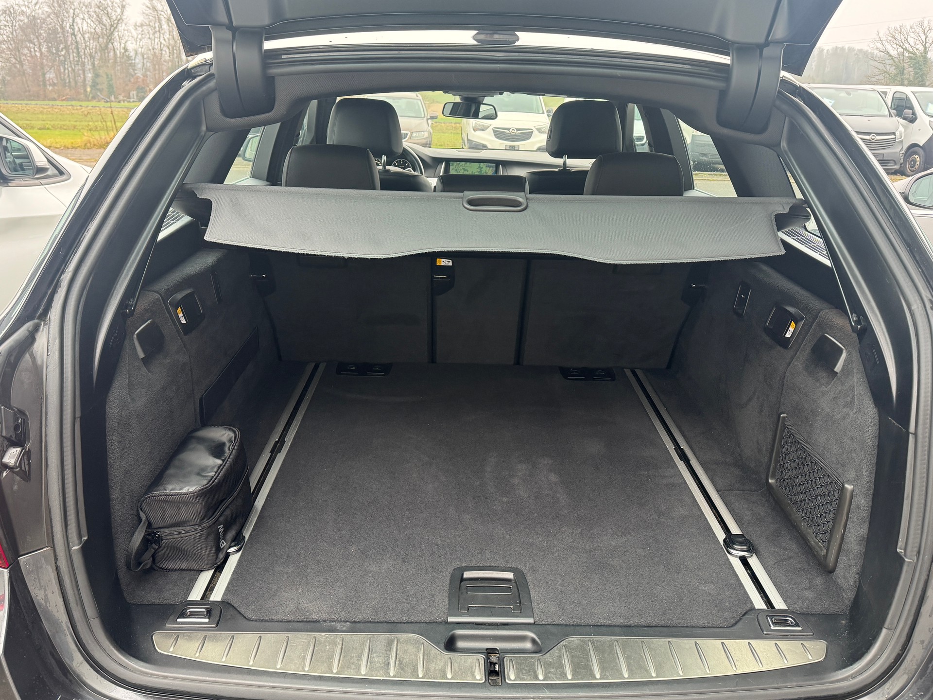 BMW 525d Touring xDrive Luxury Line Steptronic-image-11