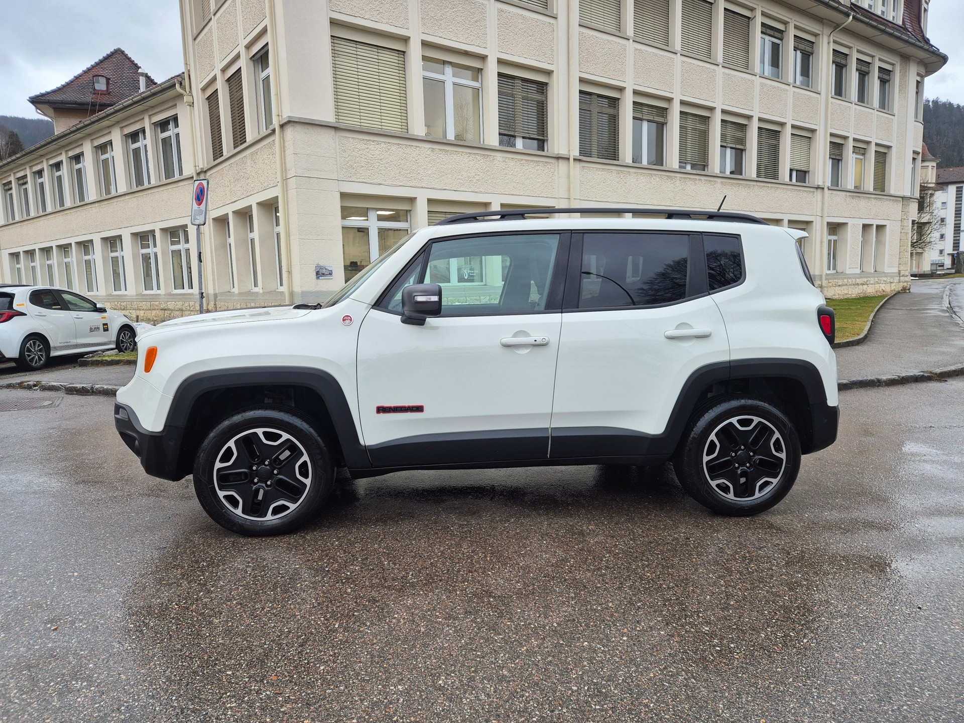 JEEP Renegade 2.0 CRD Trailhawk AWD + Low Range 9ATX-showroom-element-1