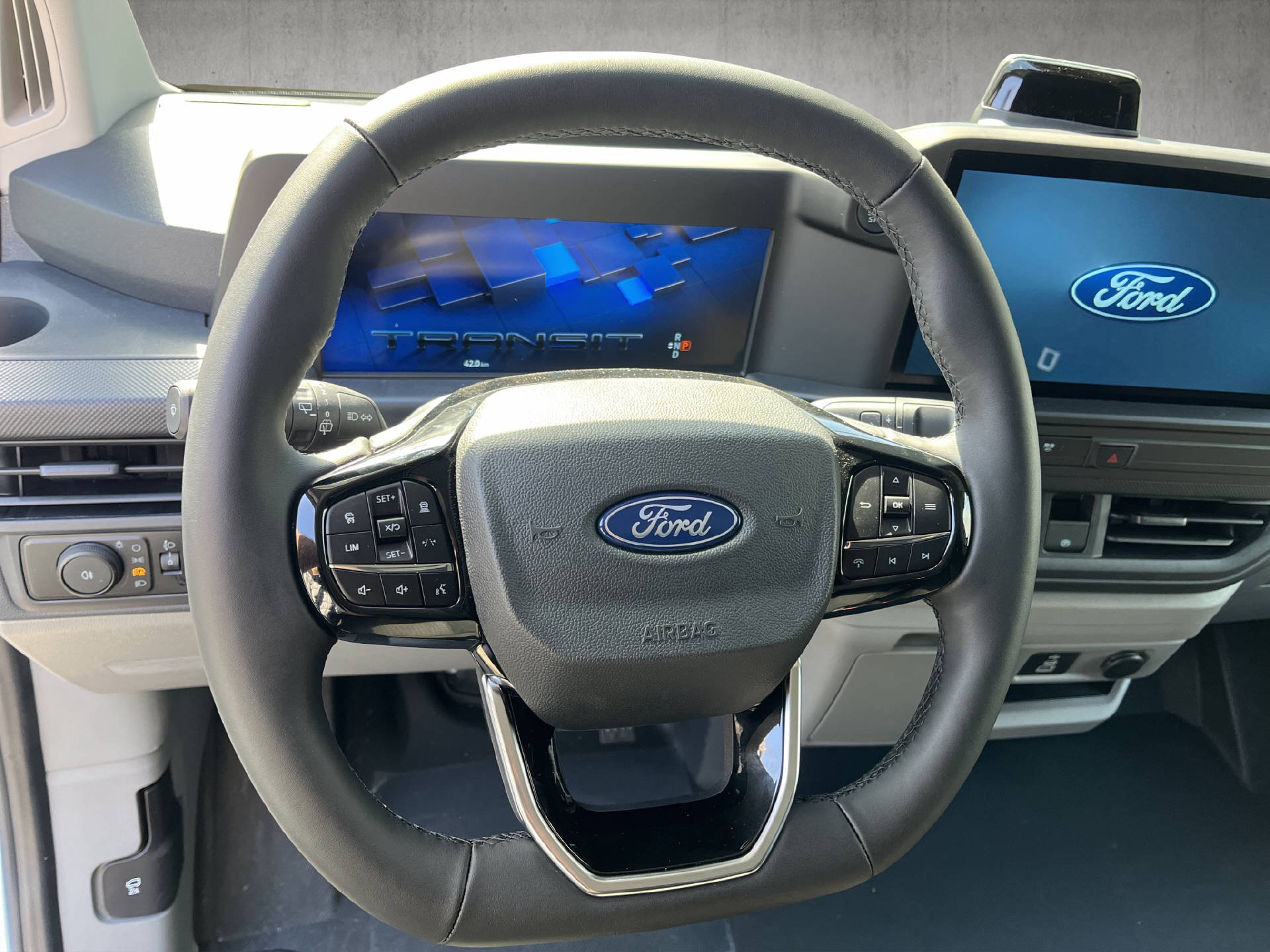 FORD Transit Custom Van 320 L2 2.0 EcoBlue 136 Trend-image-10