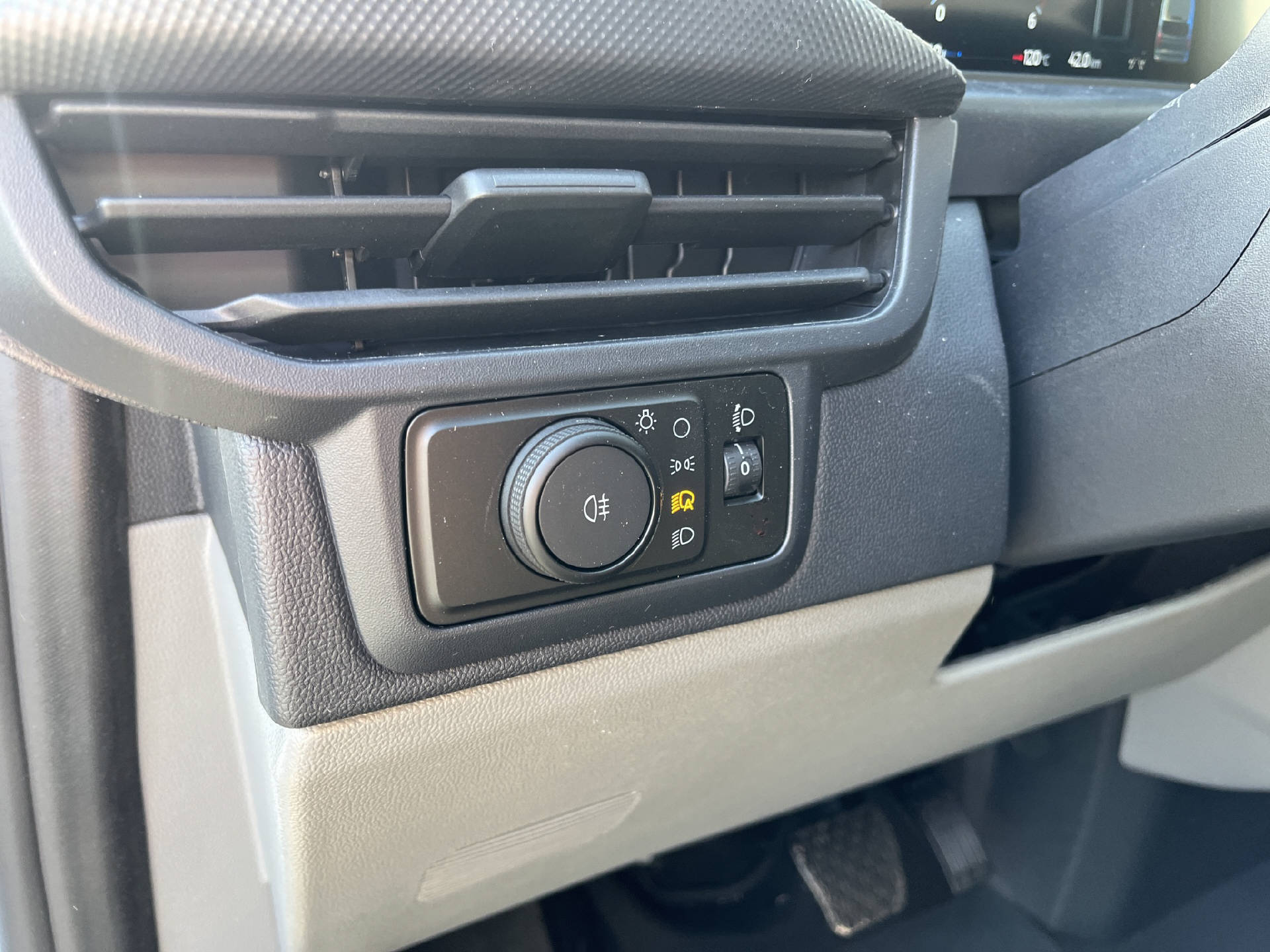 FORD Transit Custom Van 320 L2 2.0 EcoBlue 136 Trend-image-28