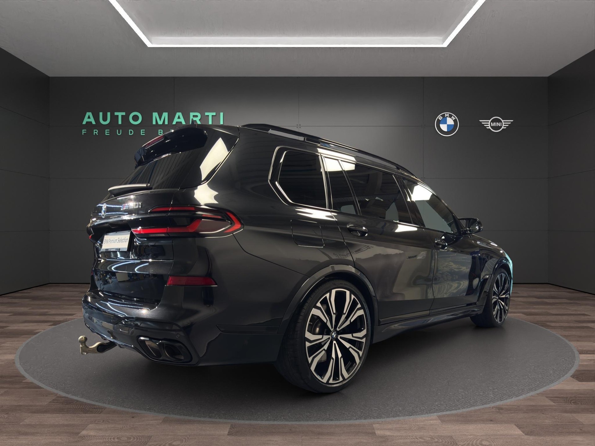 BMW X7 M60i M Sport-showroom-element-3
