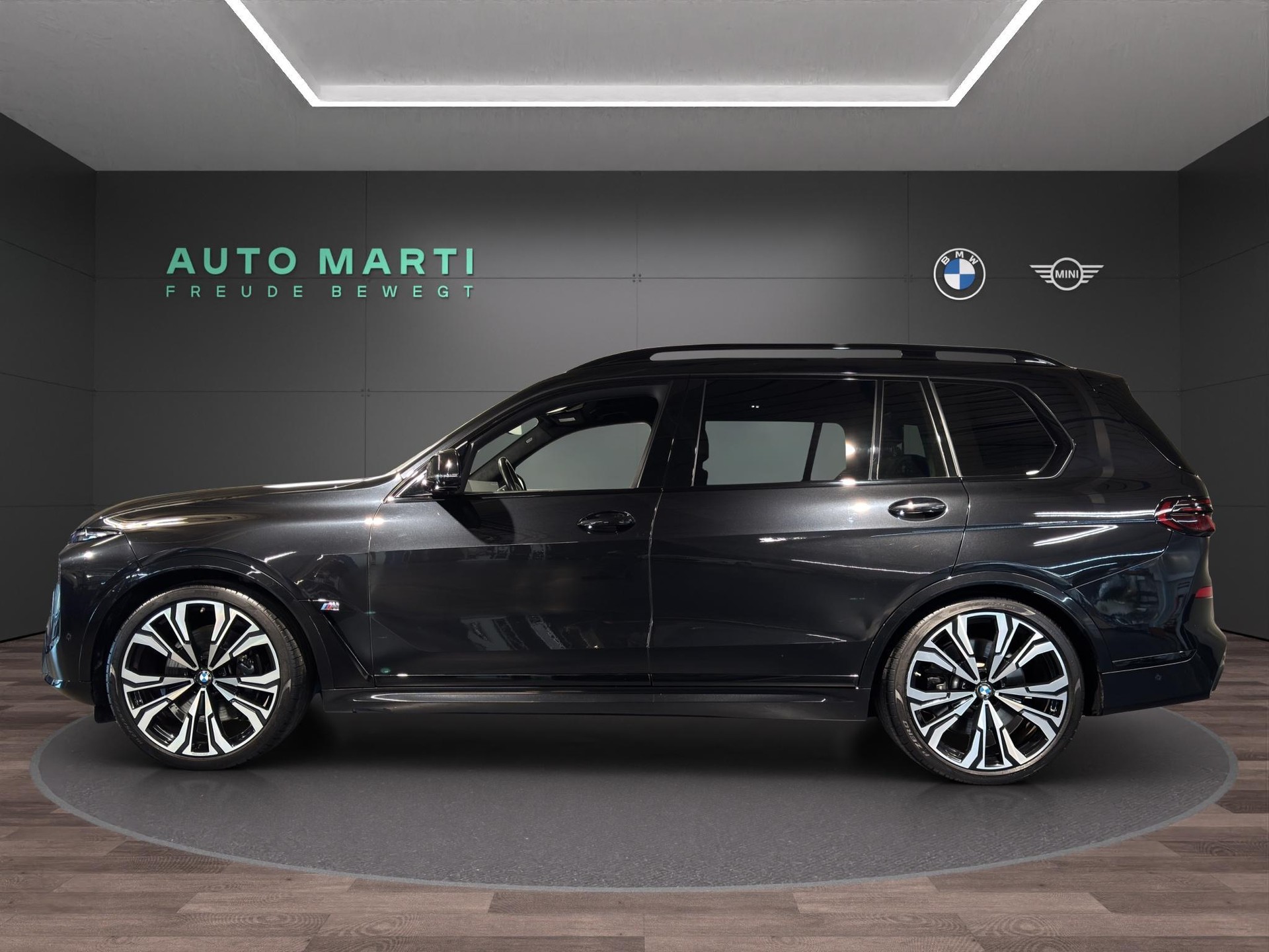 BMW X7 M60i M Sport-showroom-element-1