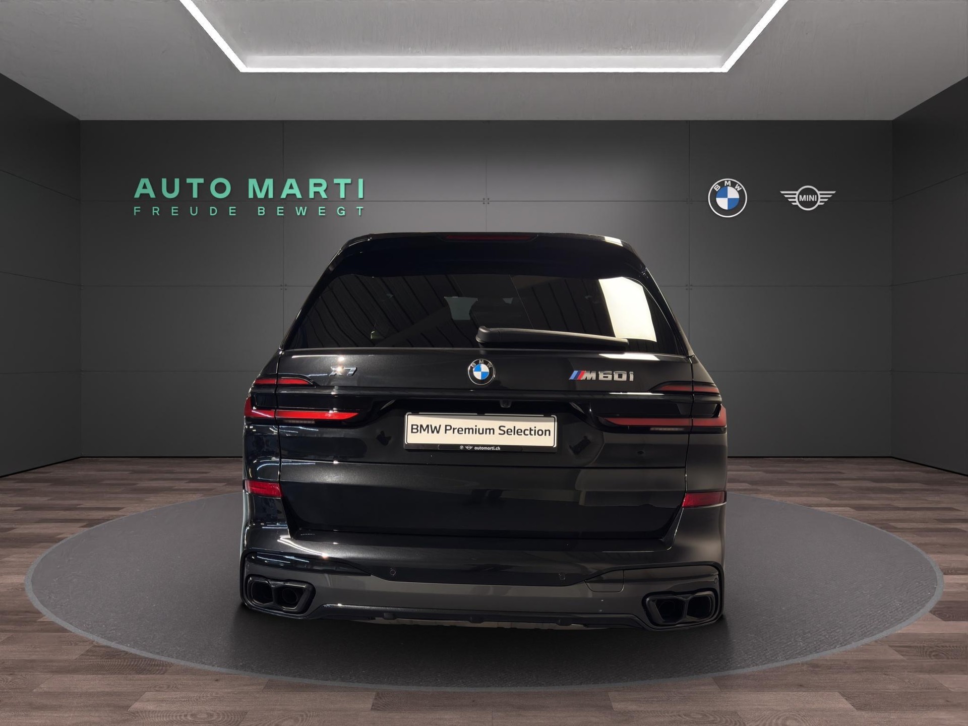 BMW X7 M60i M Sport-showroom-element-2
