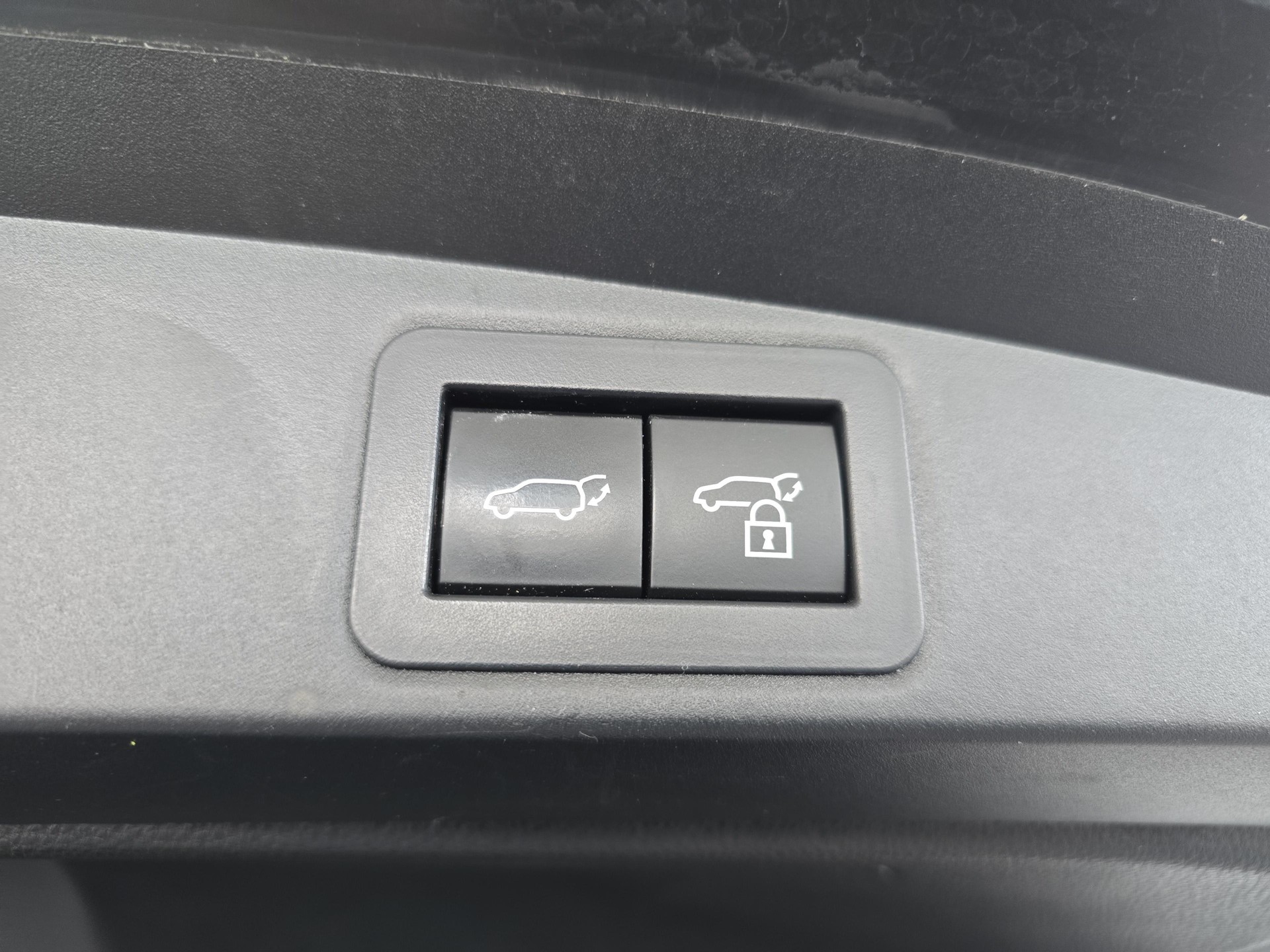 TOYOTA Corolla Touring Sports 2.0 HSD GR Sport / ab 3,99% Leasing bei Abschluss einer Protect Autoversicherung-image-17