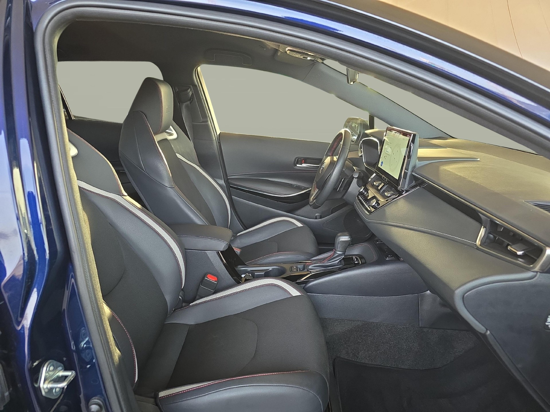 TOYOTA Corolla Touring Sports 2.0 HSD GR Sport / ab 3,99% Leasing bei Abschluss einer Protect Autoversicherung-image-9