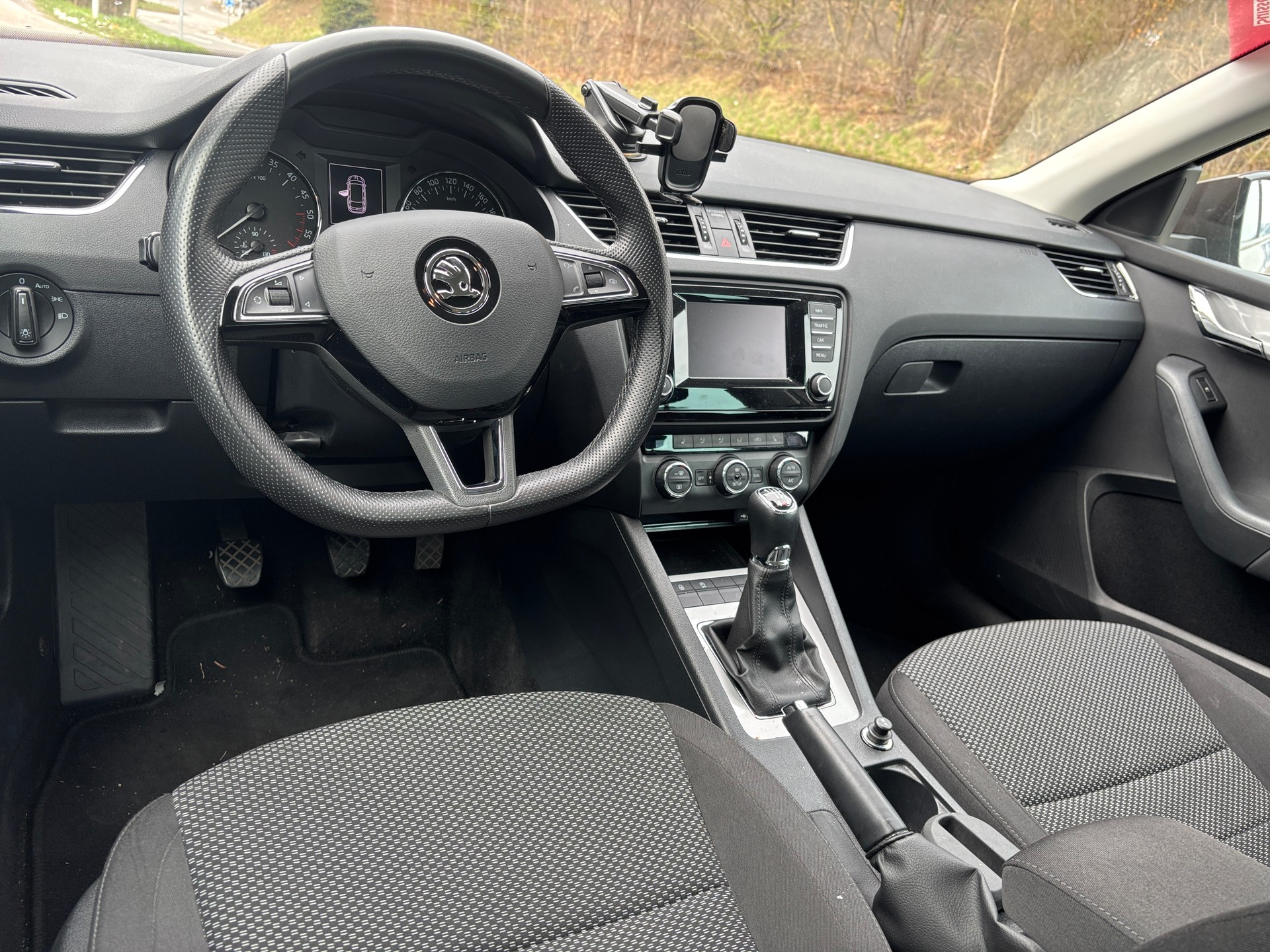 SKODA Octavia Combi 2.0 TDI Fresh 4x4-image-8