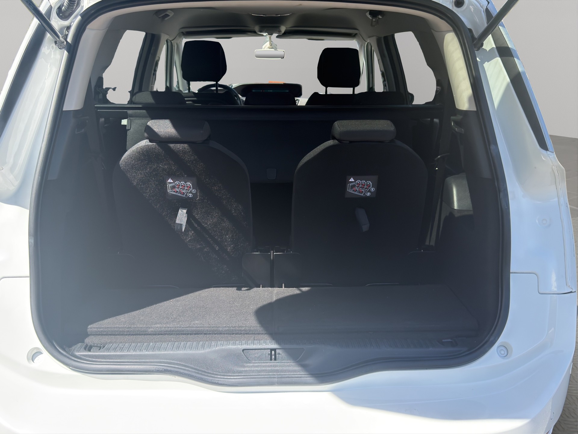CITROEN Grand C4 Spacetourer 1.5 BlueHDi Shine EAT8-image-19