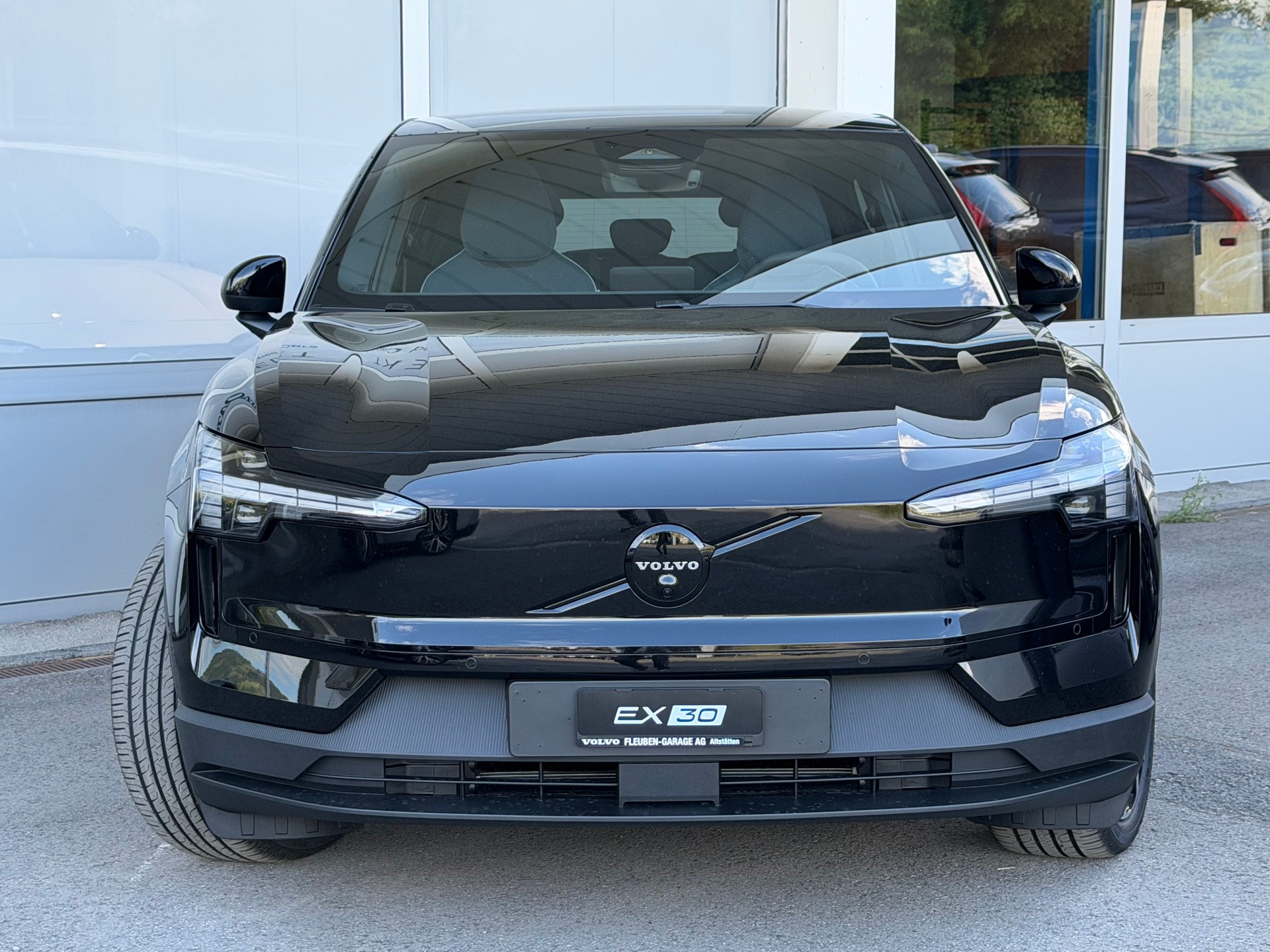 VOLVO EX30 E60 69kWh Twin Black Edition-image-25