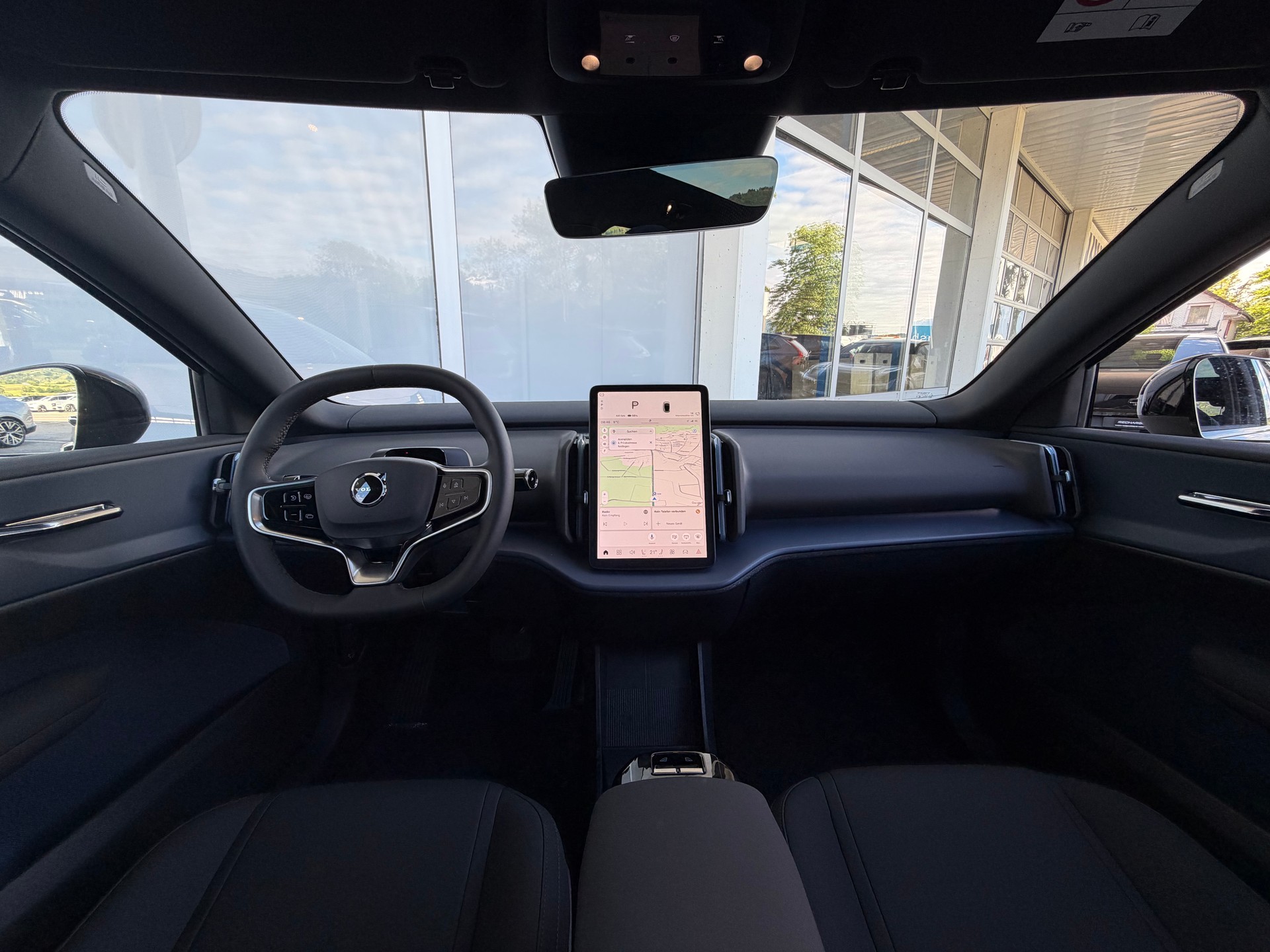 VOLVO EX30 E60 69kWh Twin Black Edition-image-9