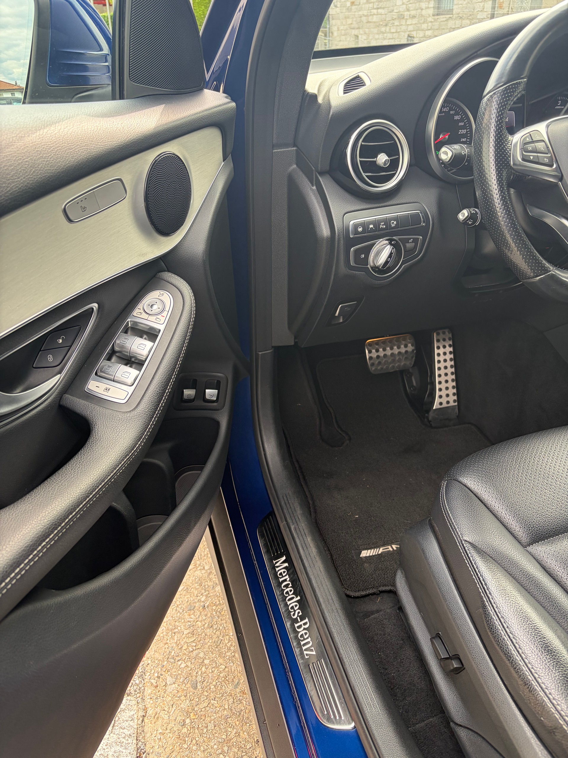 MERCEDES-BENZ GLC Coupé 250 d AMG Line 4Matic 9G-Tronic-image-11