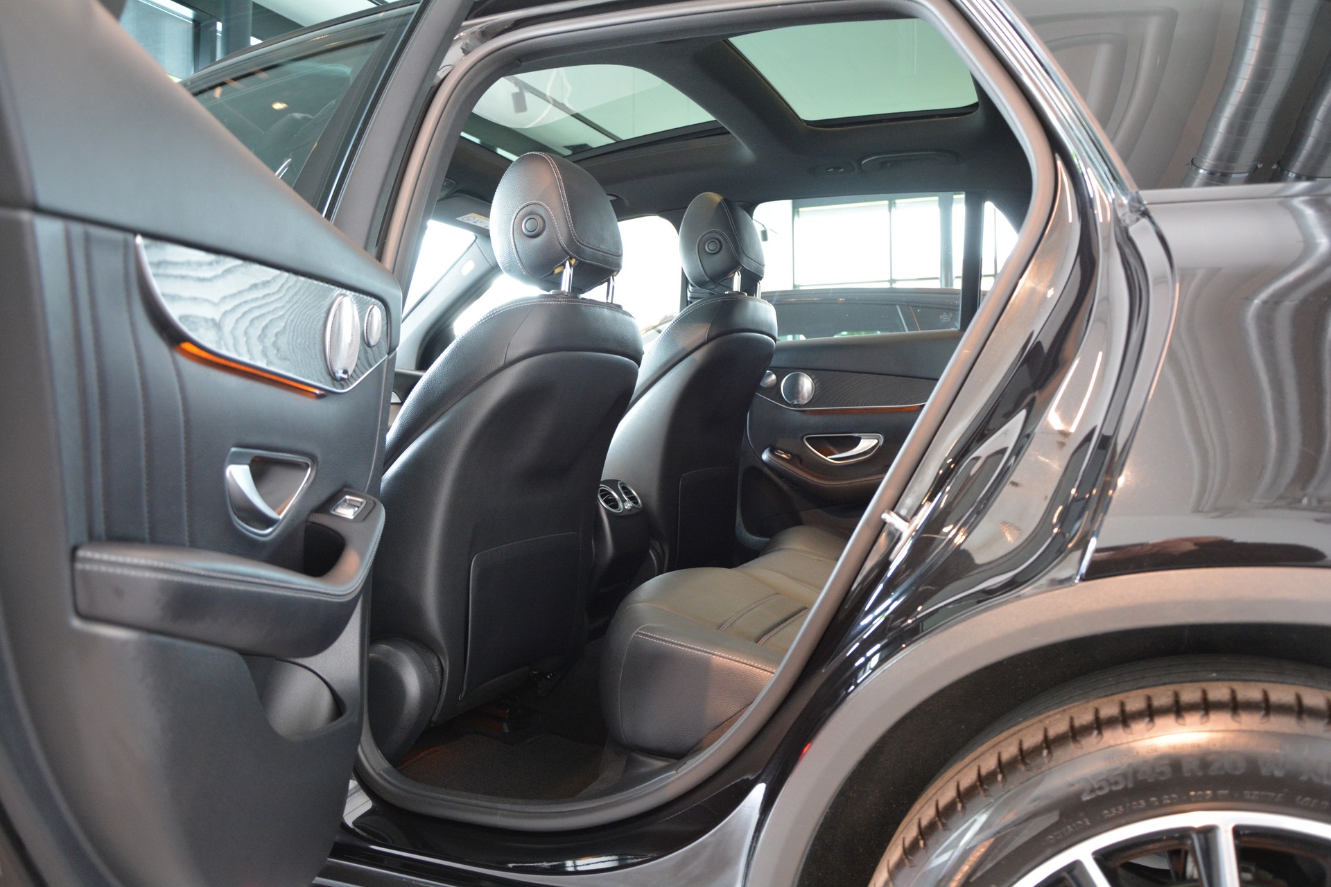 MERCEDES-BENZ GLC 250 d AMG Line 4Matic 9G-Tronic-image-10