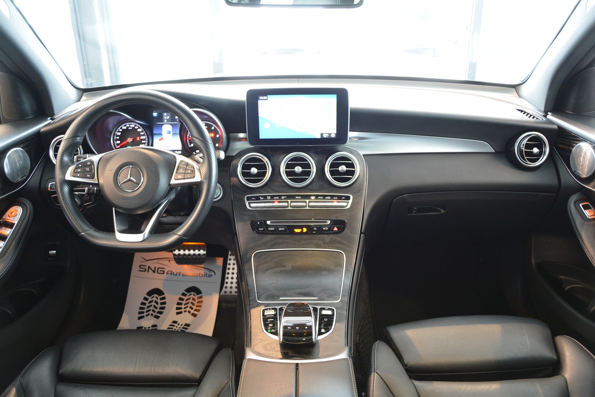 MERCEDES-BENZ GLC 250 d AMG Line 4Matic 9G-Tronic-image-11