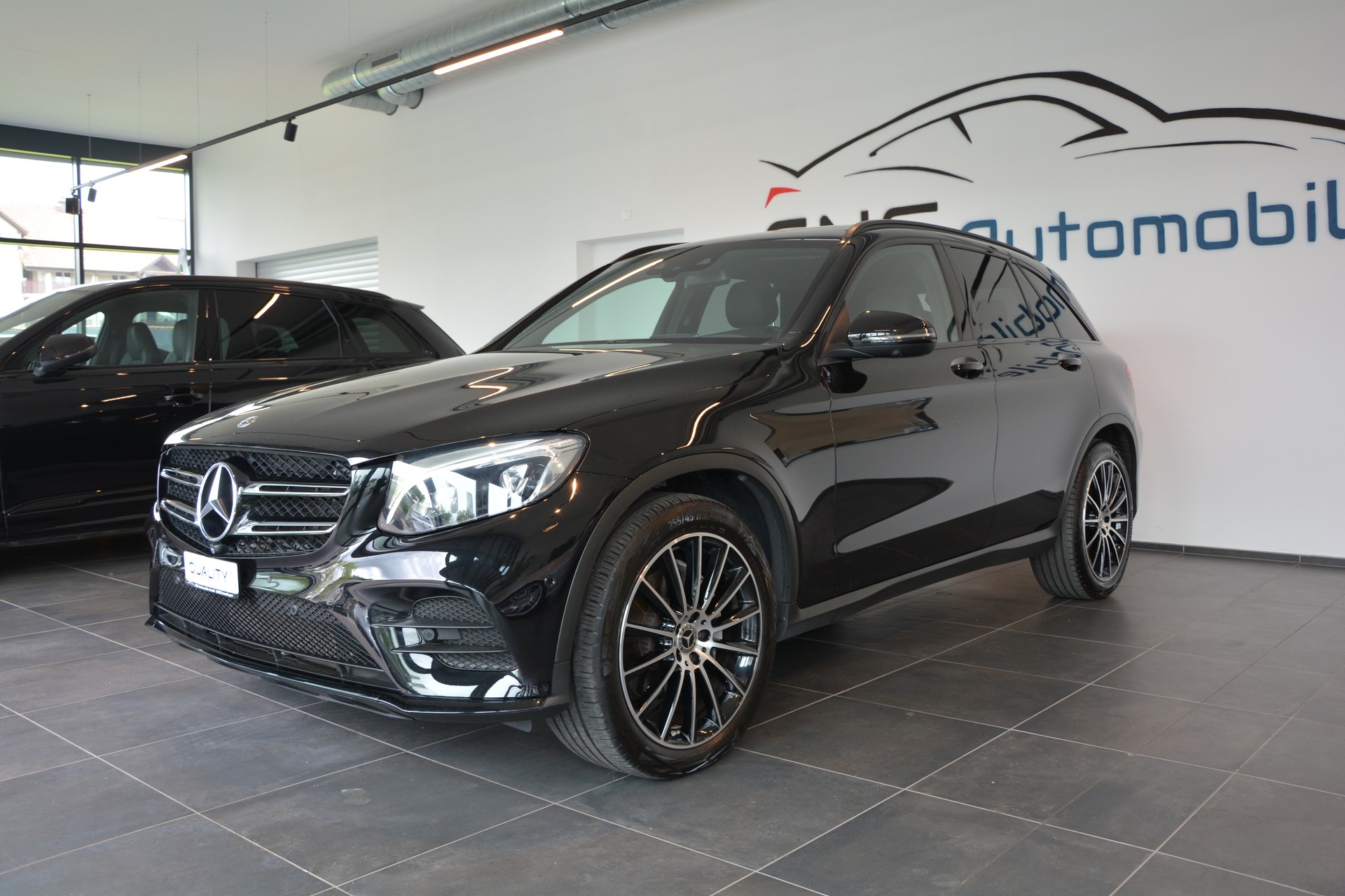 MERCEDES-BENZ GLC 250 d AMG Line 4Matic 9G-Tronic-showroom-element-1