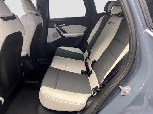 BMW iX1 xDrive 30 Ed. M Sport-image-9