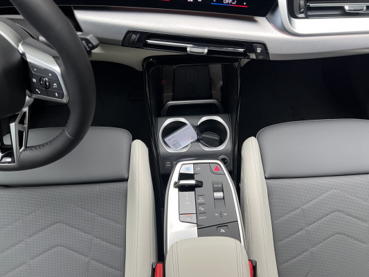 BMW iX1 xDrive 30 Ed. M Sport-image-12