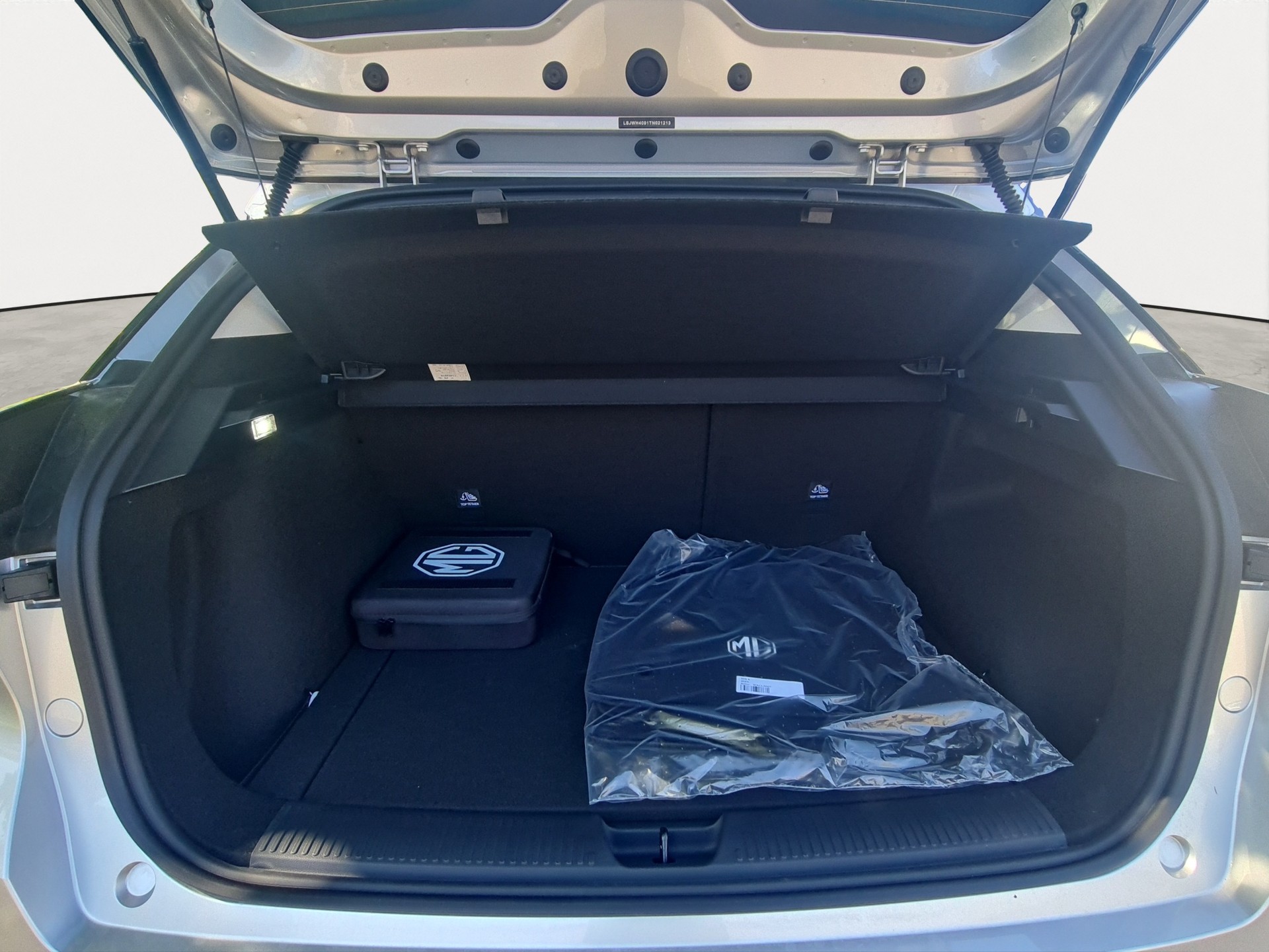 MG 4 EV 64kWh Premium Facelift-image-8