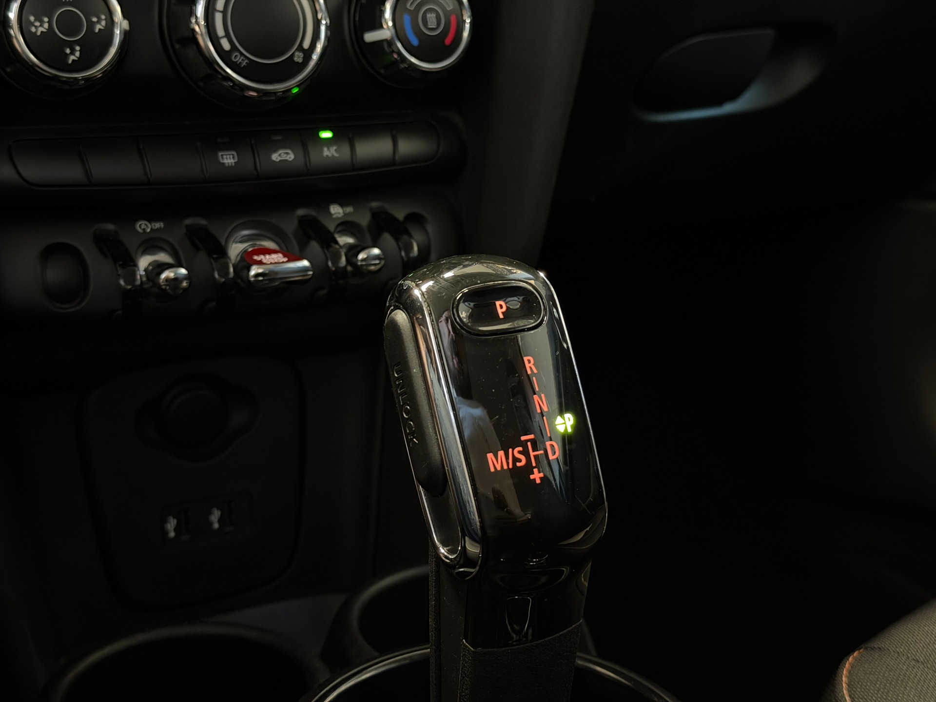 MINI Cooper Steptronic DKG-image-8