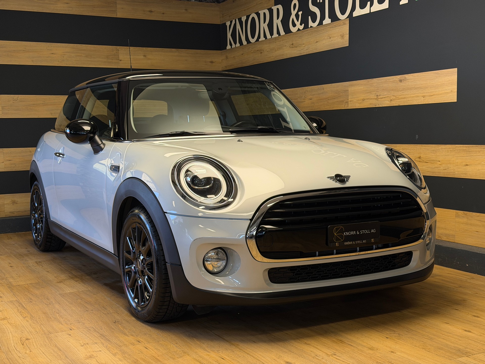 MINI Cooper Steptronic DKG-showroom-element-1