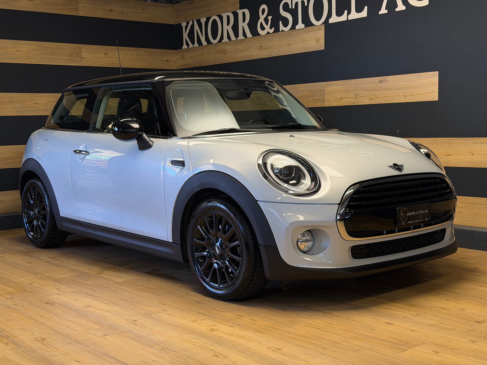 MINI Cooper Steptronic DKG-showroom-element-2