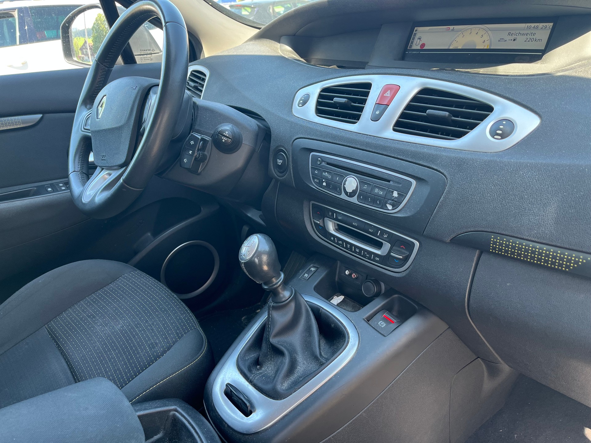 RENAULT 1,4i Benzin Mfk 11/2025 Euro B04-image-13