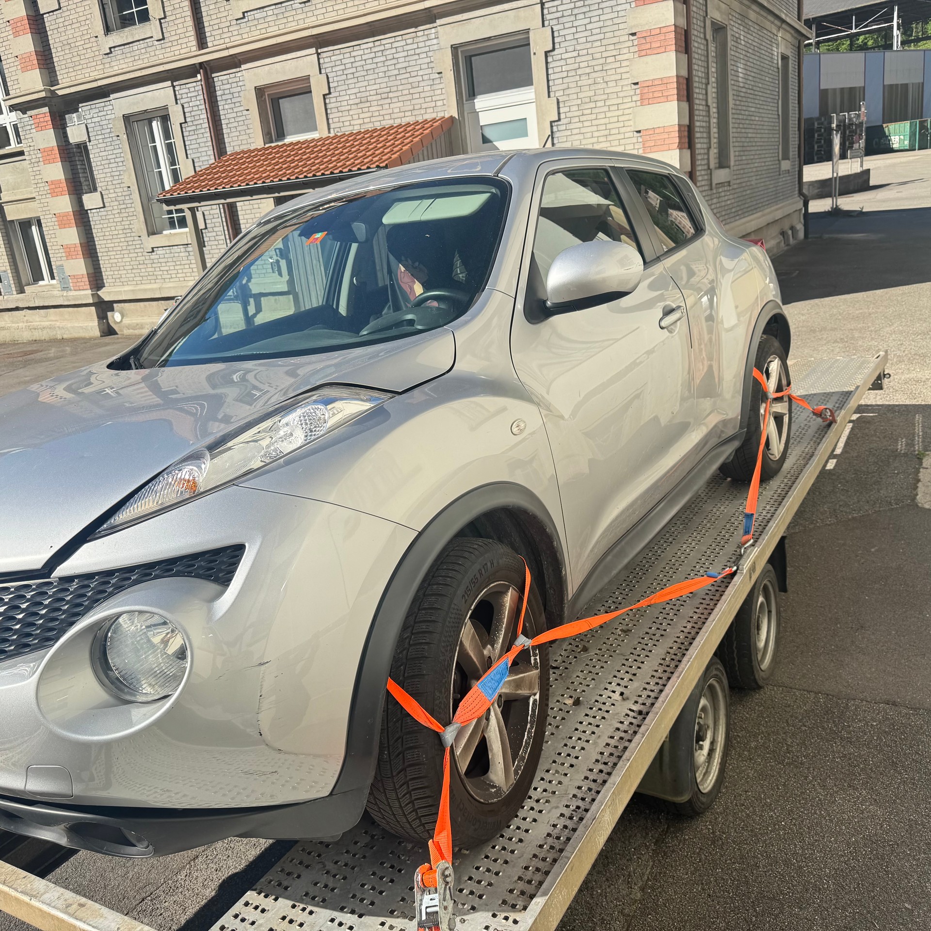 NISSAN Juke 1.6 DIG-T Shiro 4x4 Xtronic M-CVT-image-3