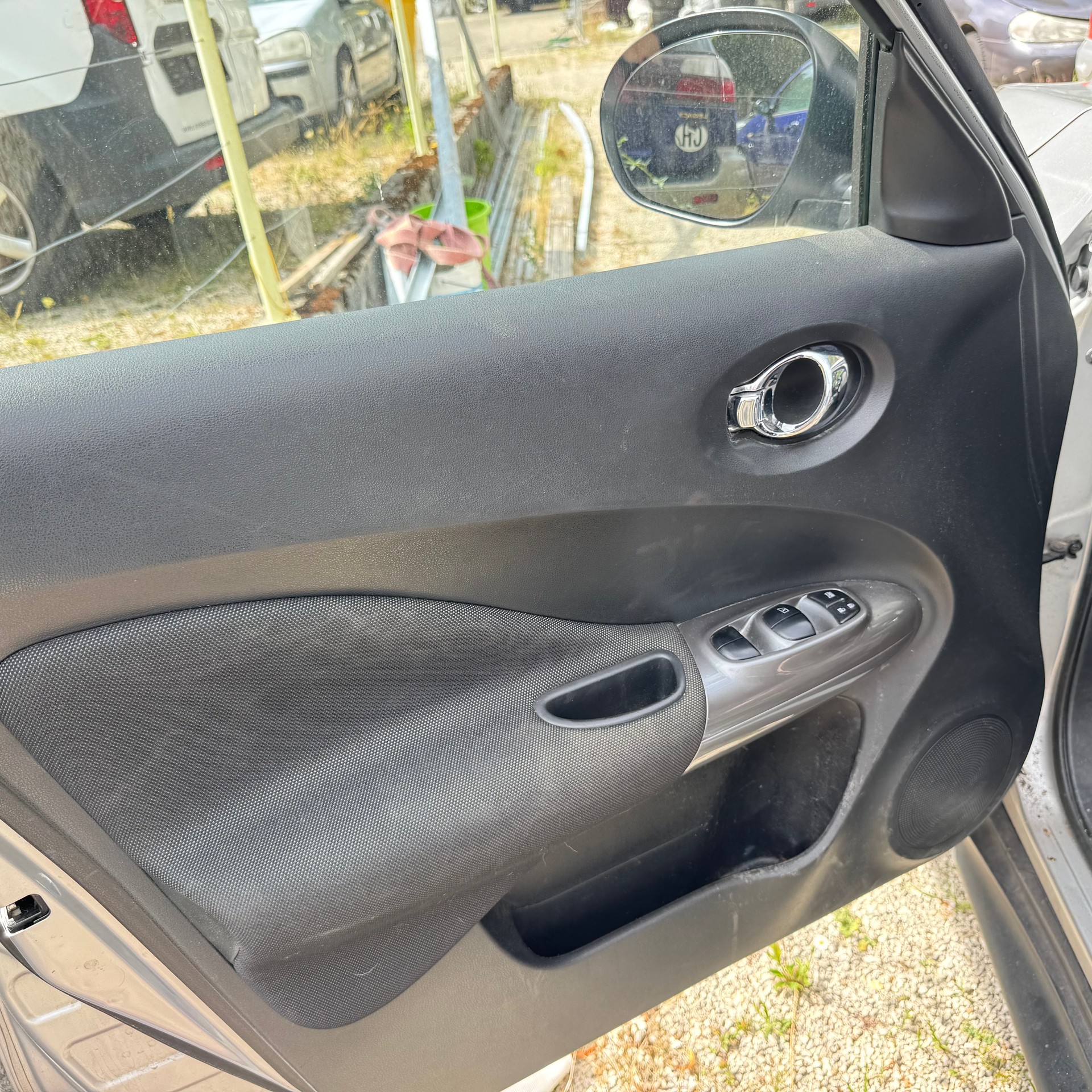 NISSAN Juke 1.6 DIG-T Shiro 4x4 Xtronic M-CVT-image-4