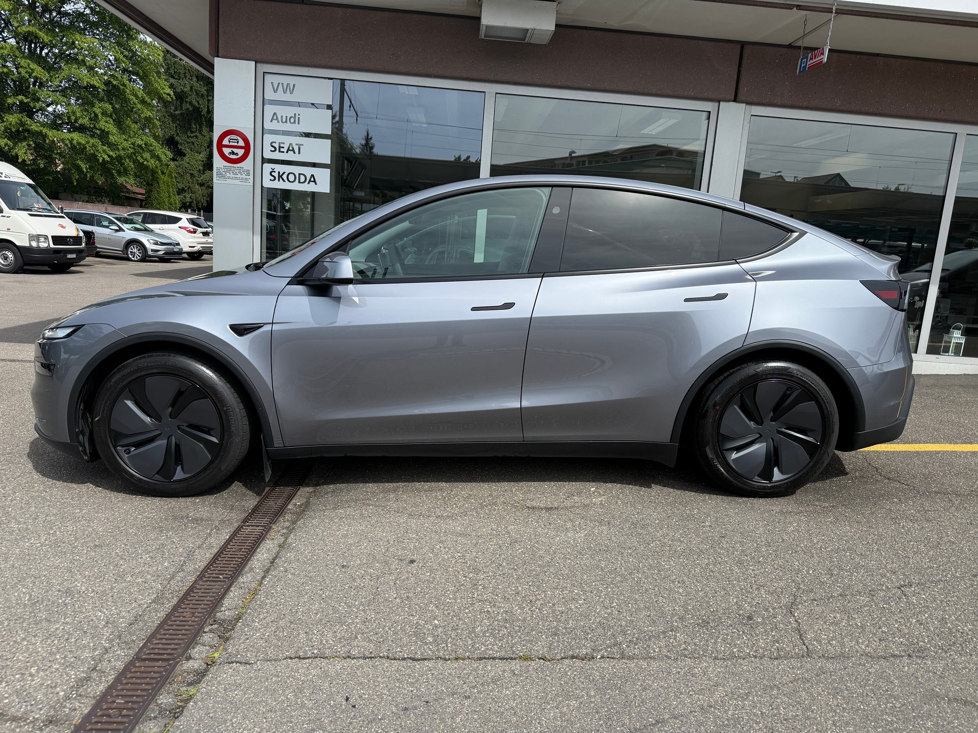 TESLA Model Y Long Range AWD 82kWh 629km WLTP Made in Berlin Quiksilber/ Enhanced Autopilot/8xAlu