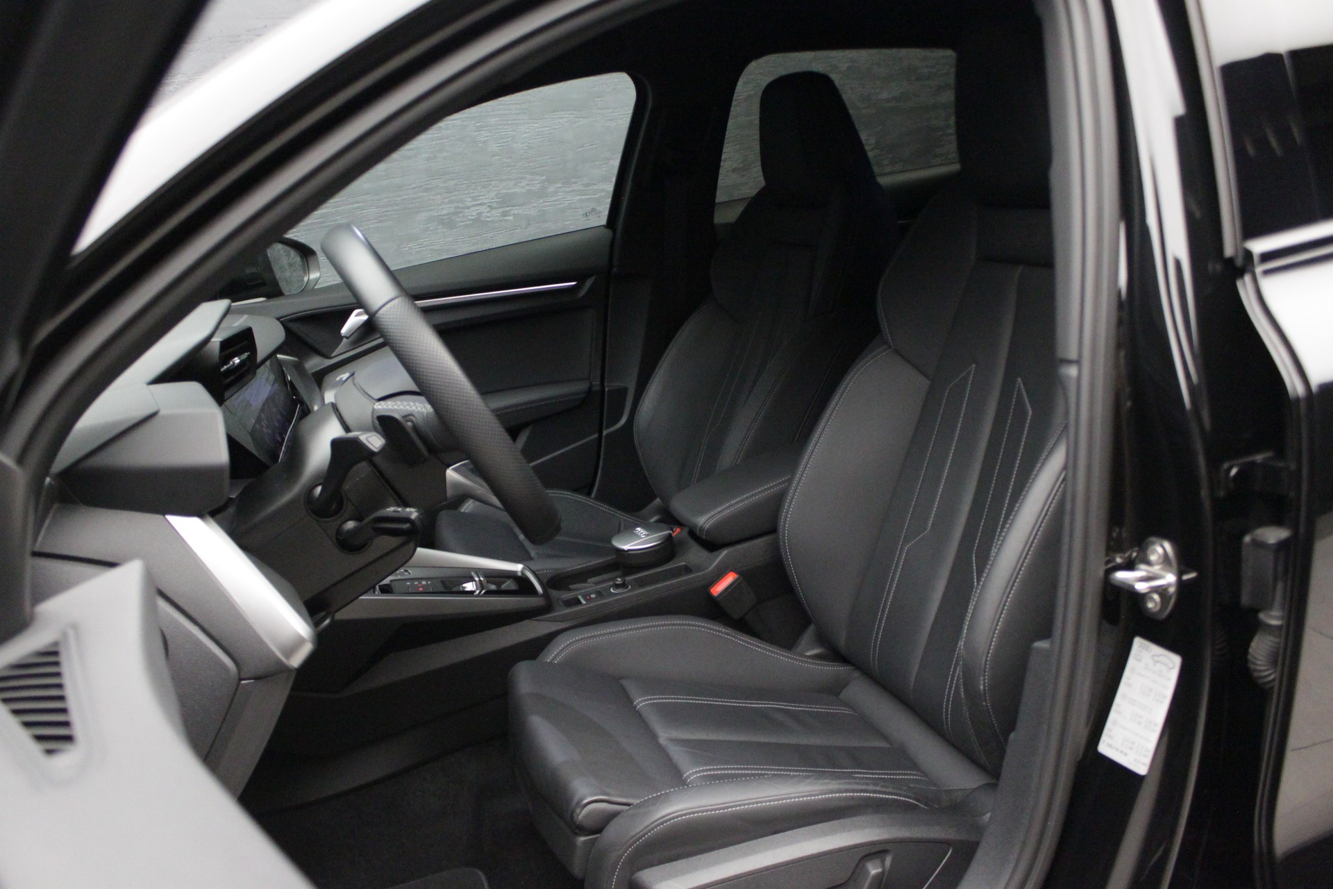 AUDI S3 Sportback 2.0 TFSI quattro S-tronic-image-15