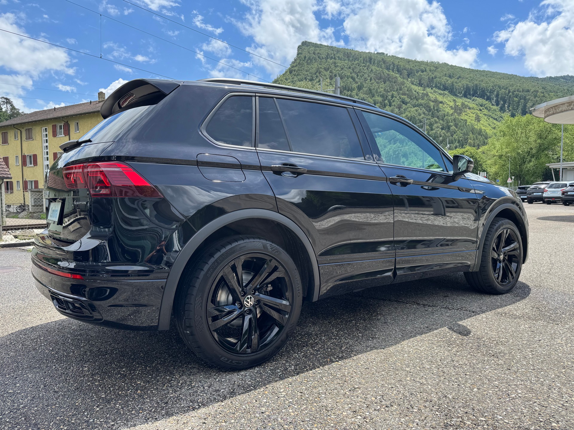 VW Tiguan 2.0TSI R-Line 4Motion DSG-image-5
