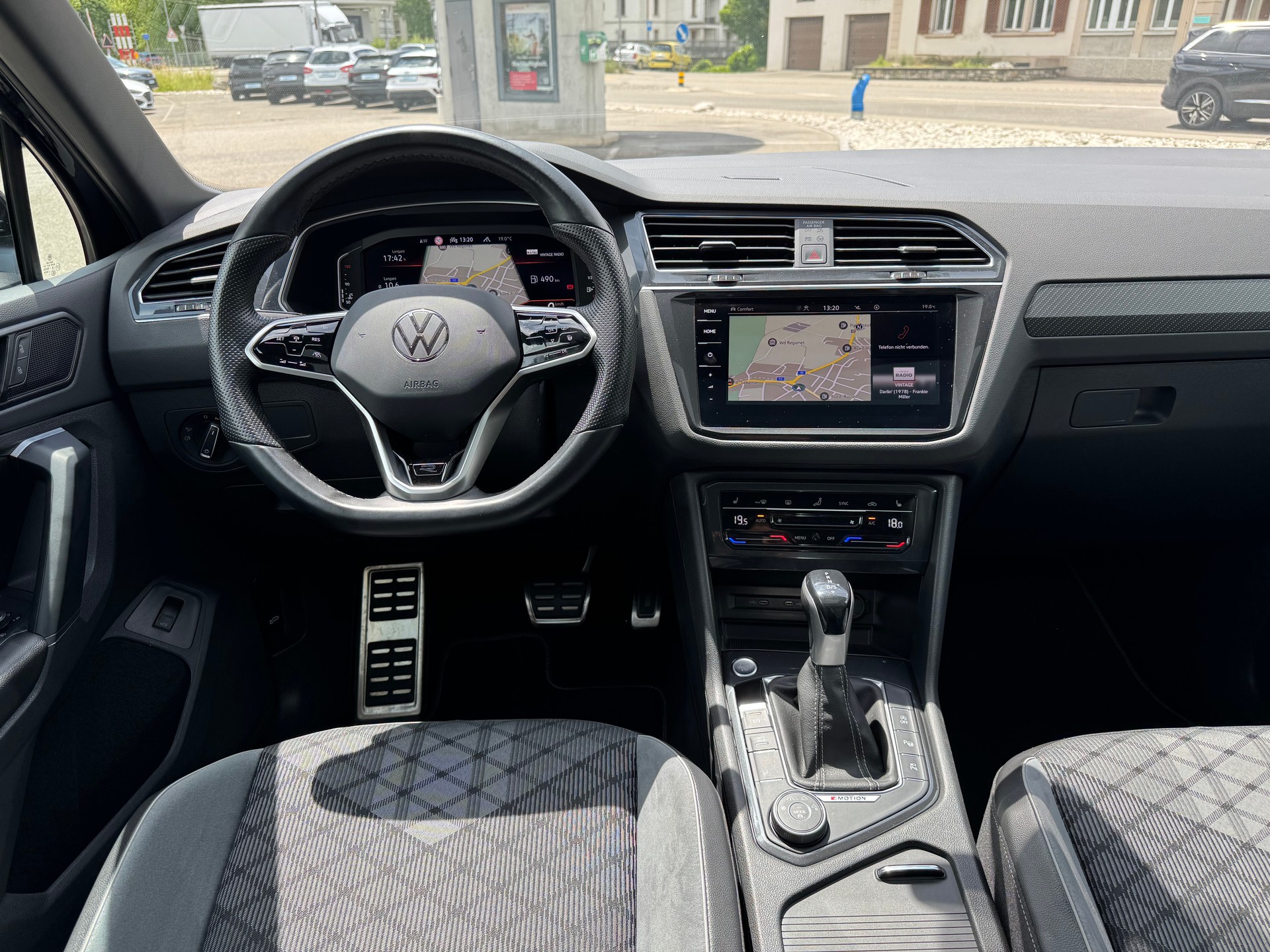 VW Tiguan 2.0TSI R-Line 4Motion DSG-image-13