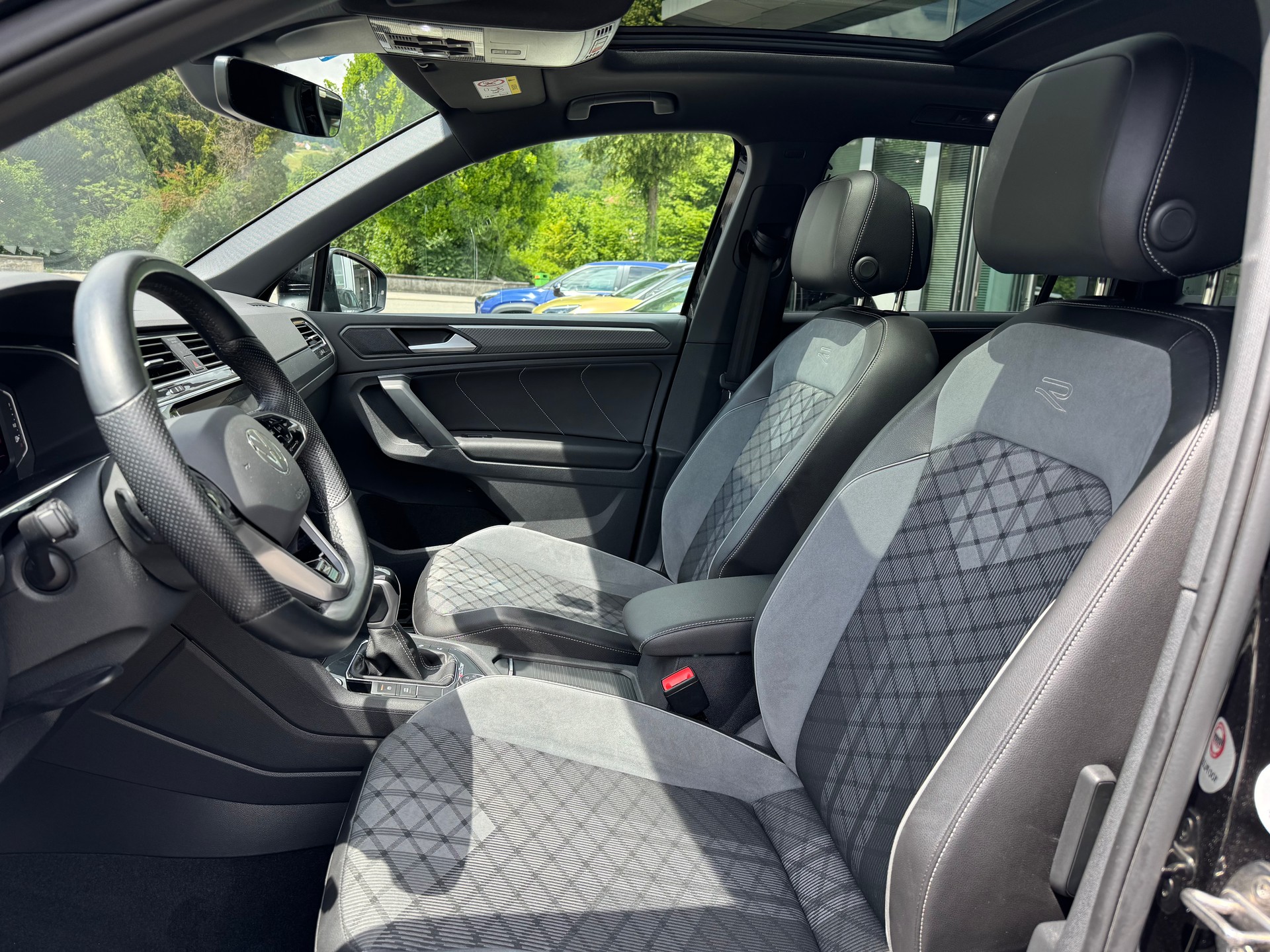 VW Tiguan 2.0TSI R-Line 4Motion DSG-image-10