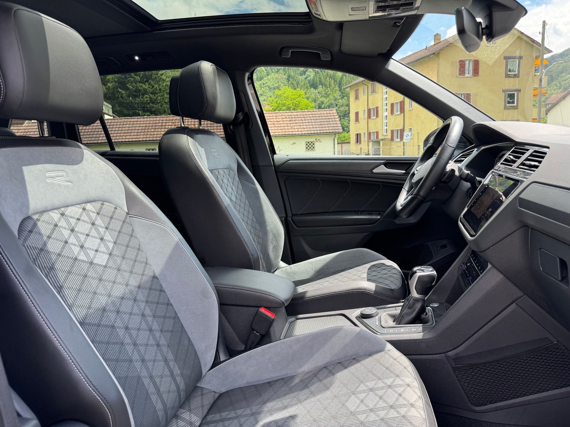VW Tiguan 2.0TSI R-Line 4Motion DSG-image-11