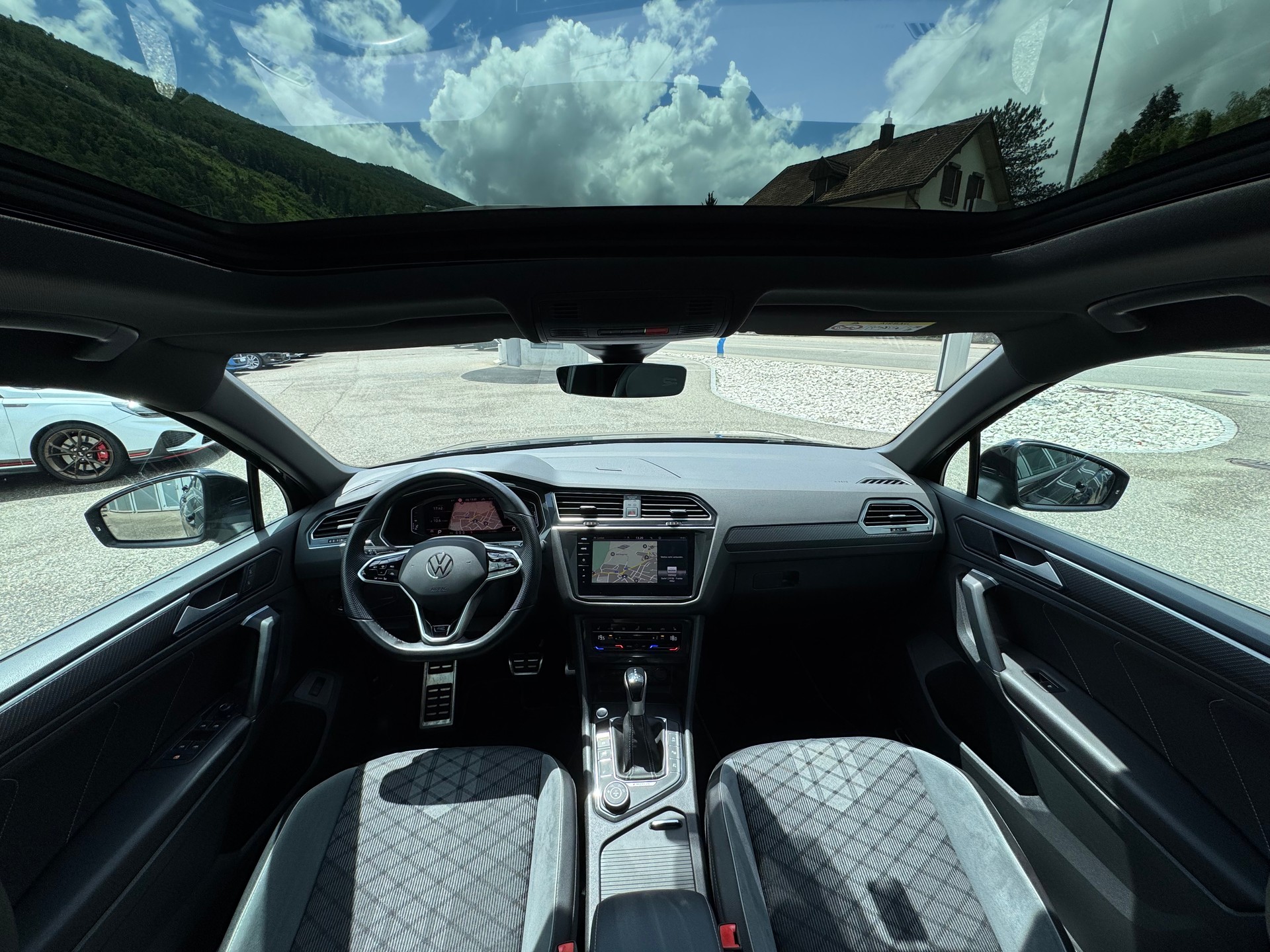 VW Tiguan 2.0TSI R-Line 4Motion DSG-image-12