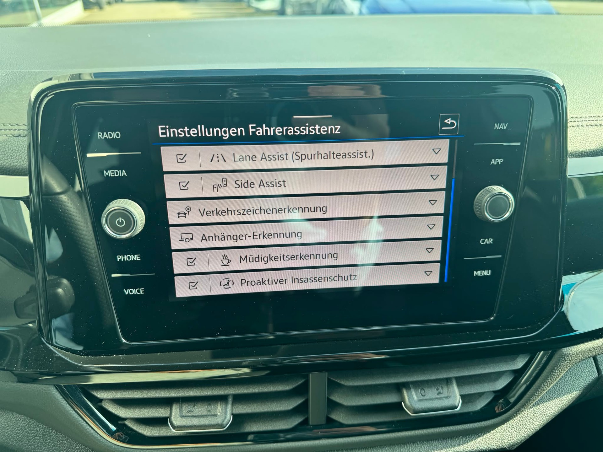 VW T-Roc 2.0 TDI SCR R-Line 4Motion DSG-image-12