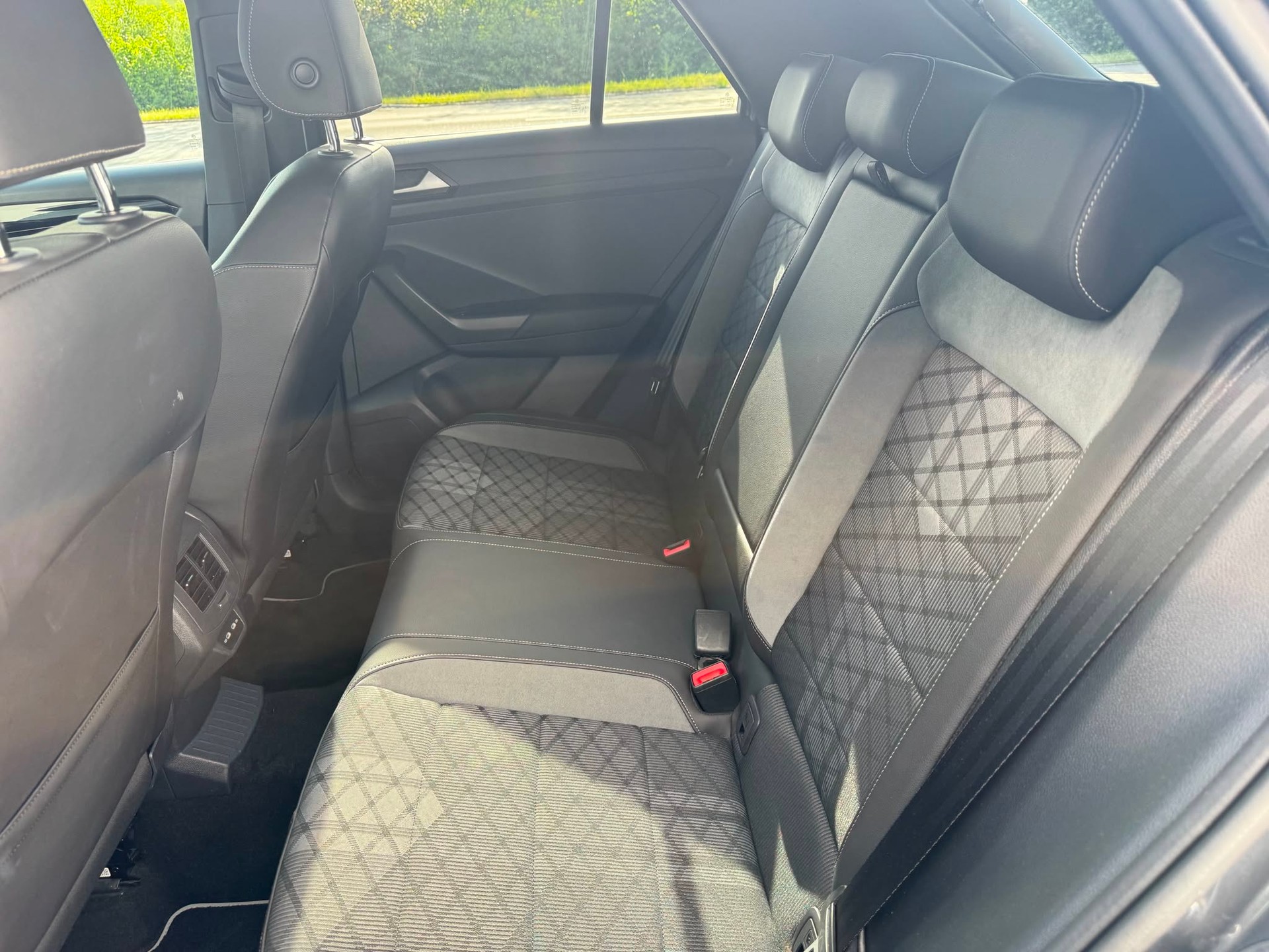 VW T-Roc 2.0 TDI SCR R-Line 4Motion DSG-image-4